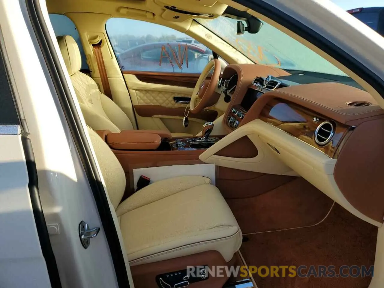 5 fotografías del automóvil dañado SJAAM2ZV5NC015829 BENTLEY ALL MODELS 2022