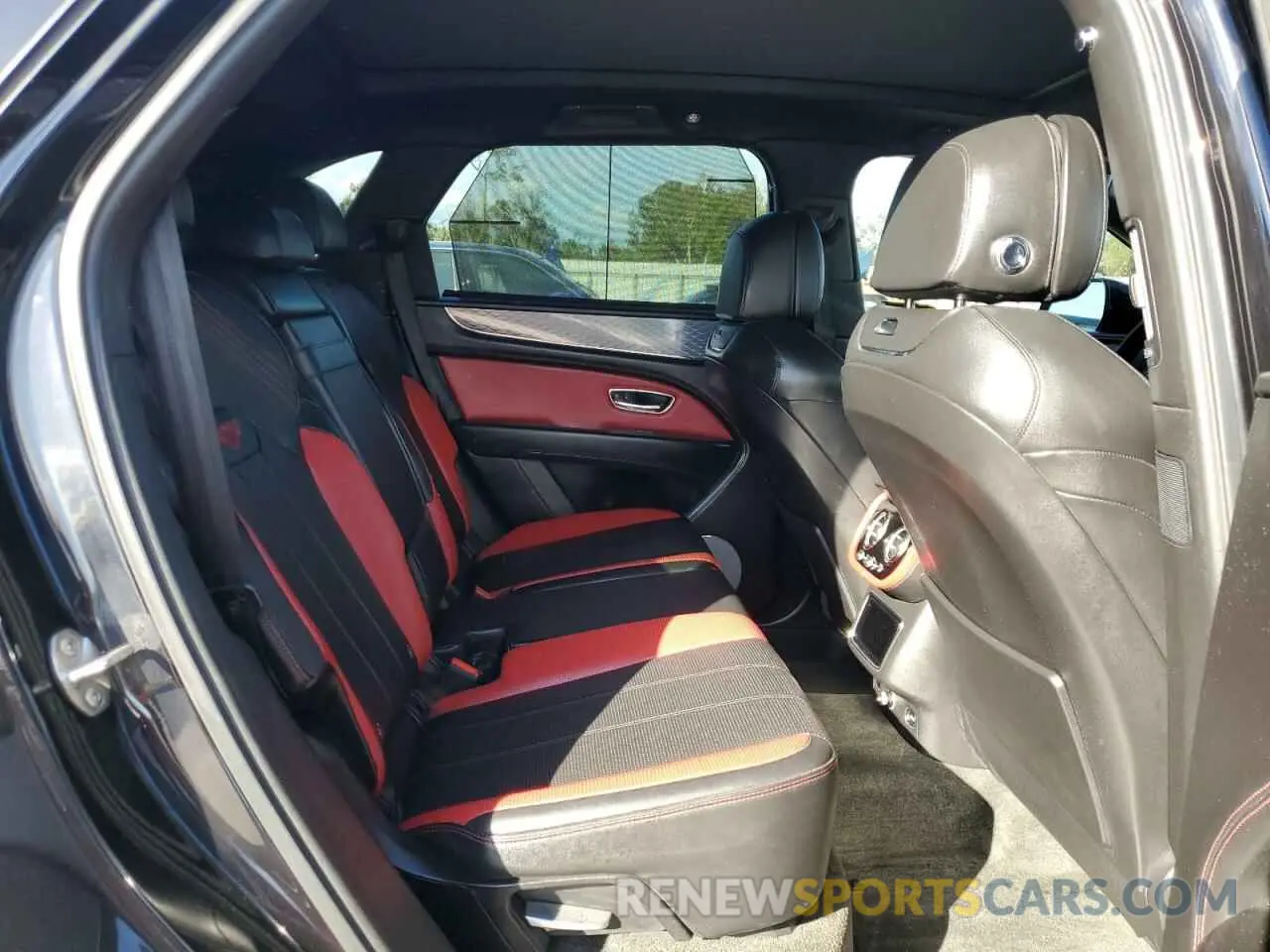 11 fotografías del automóvil dañado SJAAM2ZV9NC013534 BENTLEY ALL MODELS 2022