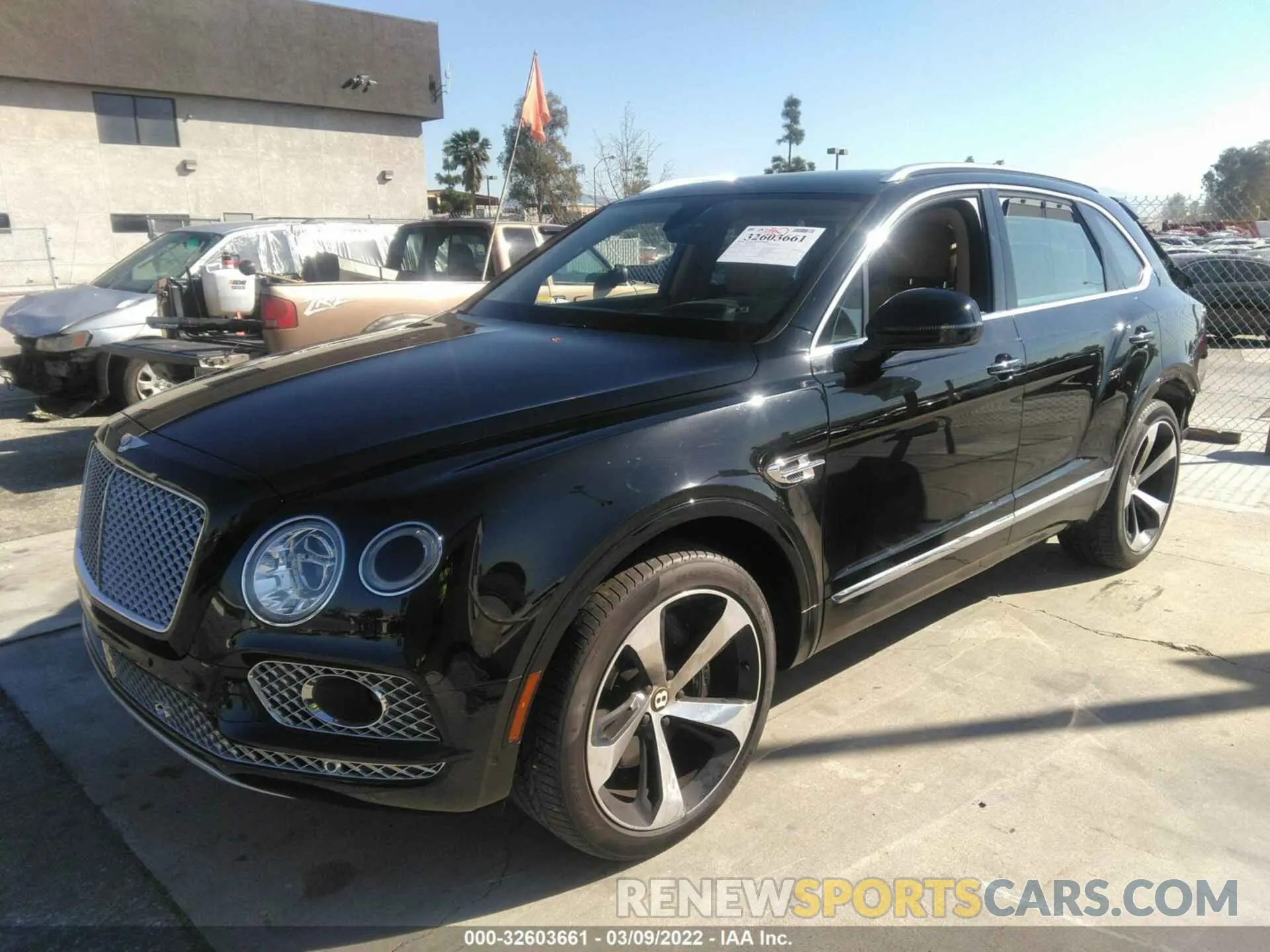 2 fotografías del automóvil dañado SJAAM2ZV5KC027586 BENTLEY BENTAYGA 2019