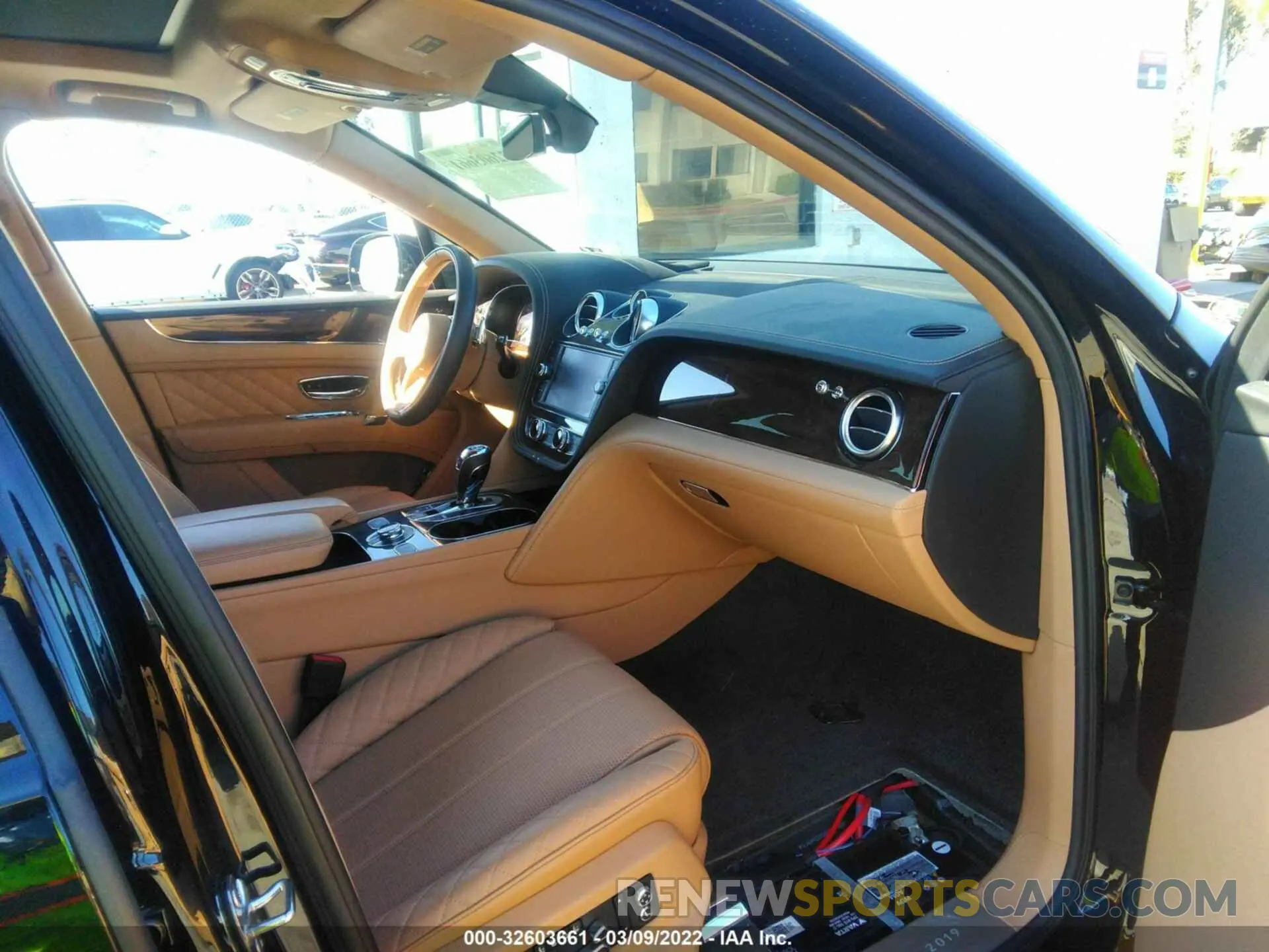 5 fotografías del automóvil dañado SJAAM2ZV5KC027586 BENTLEY BENTAYGA 2019