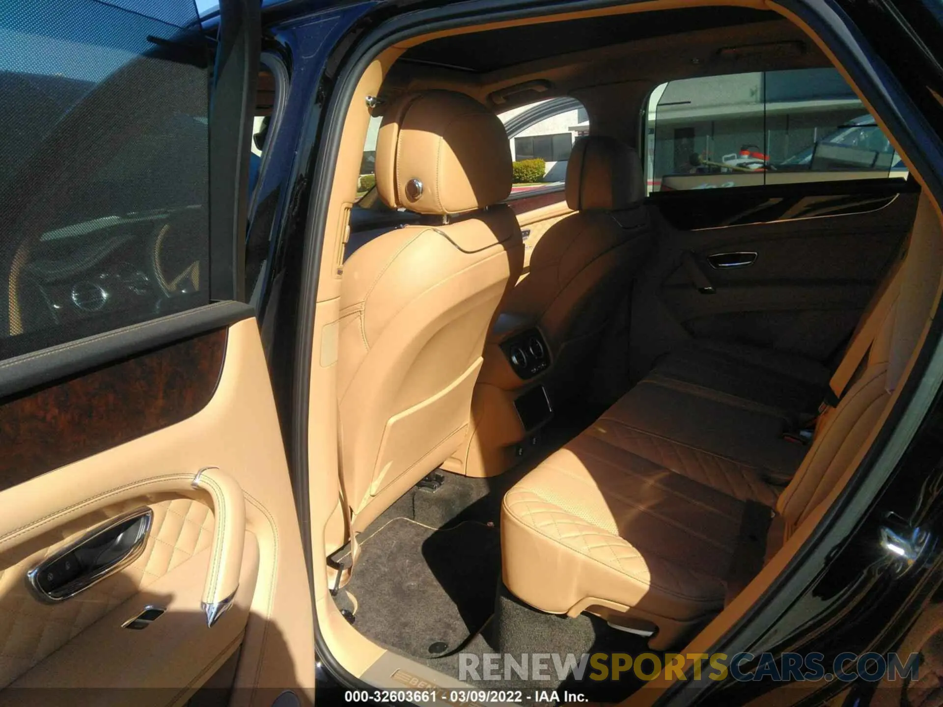 8 fotografías del automóvil dañado SJAAM2ZV5KC027586 BENTLEY BENTAYGA 2019