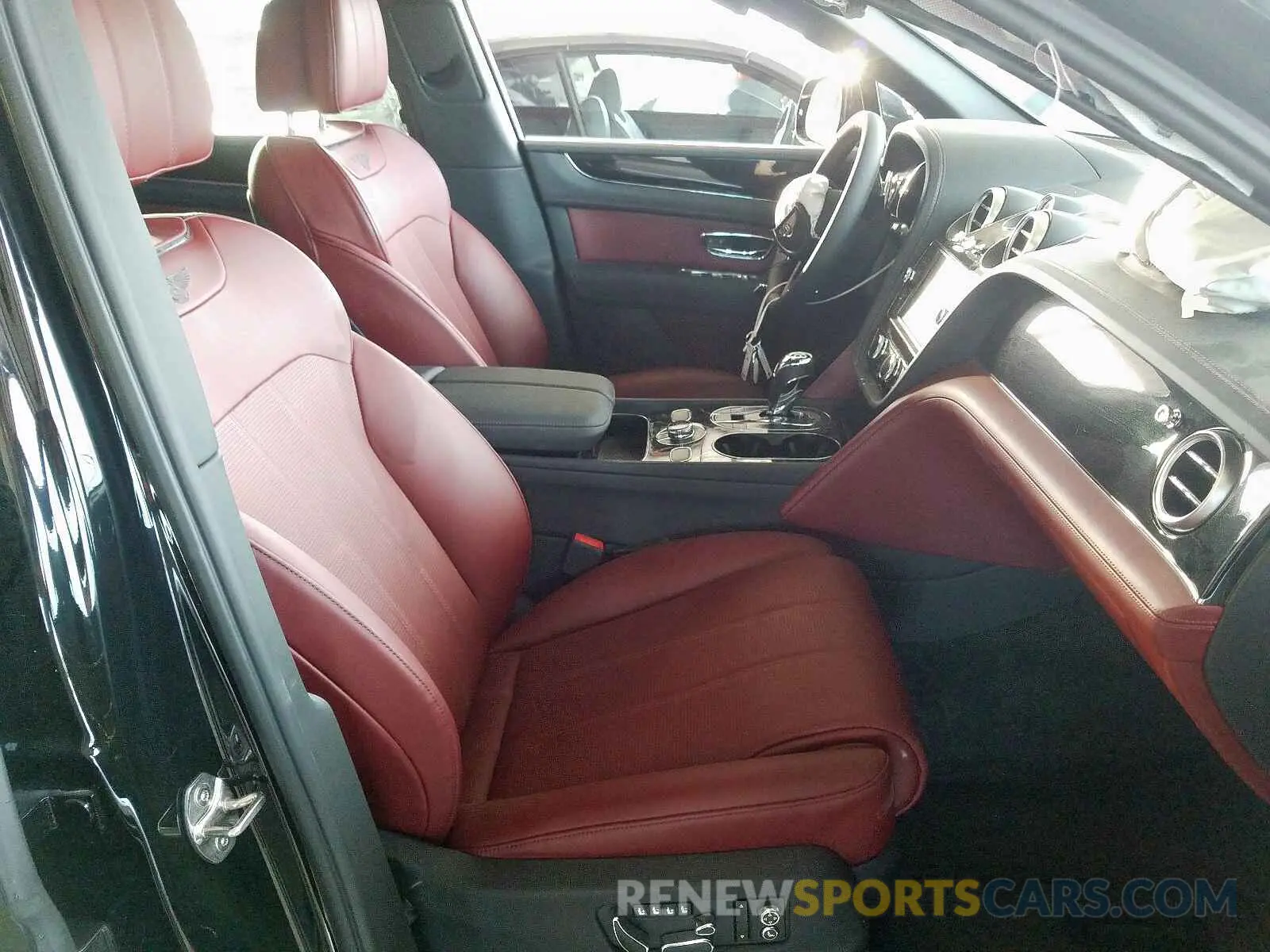 5 fotografías del automóvil dañado SJAAM2ZV7KC027301 BENTLEY BENTAYGA 2019