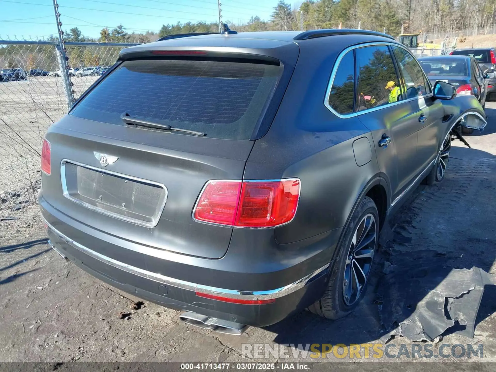 4 fotografías del automóvil dañado SJAAM2ZV9KC024576 BENTLEY BENTAYGA 2019