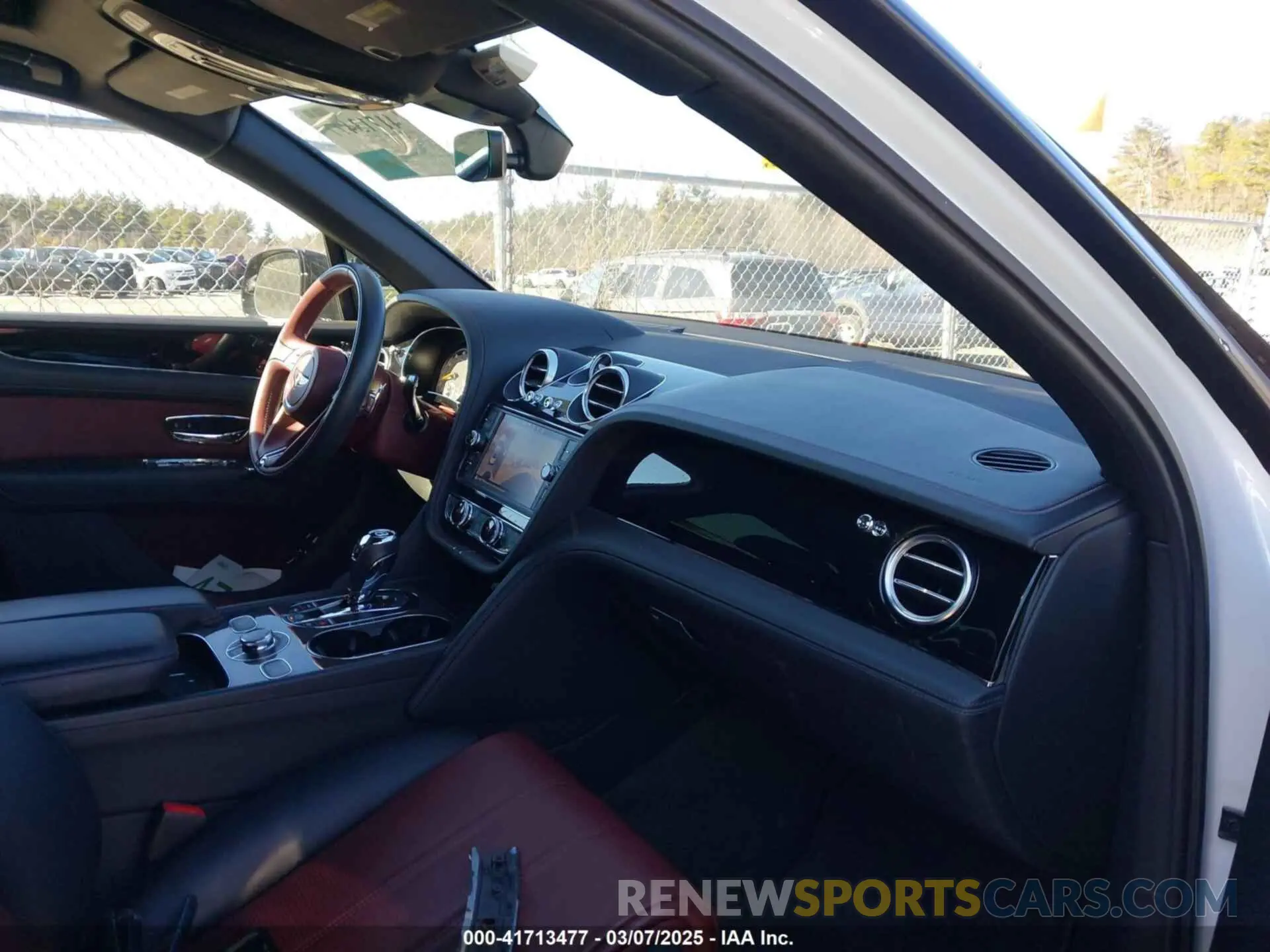 5 fotografías del automóvil dañado SJAAM2ZV9KC024576 BENTLEY BENTAYGA 2019