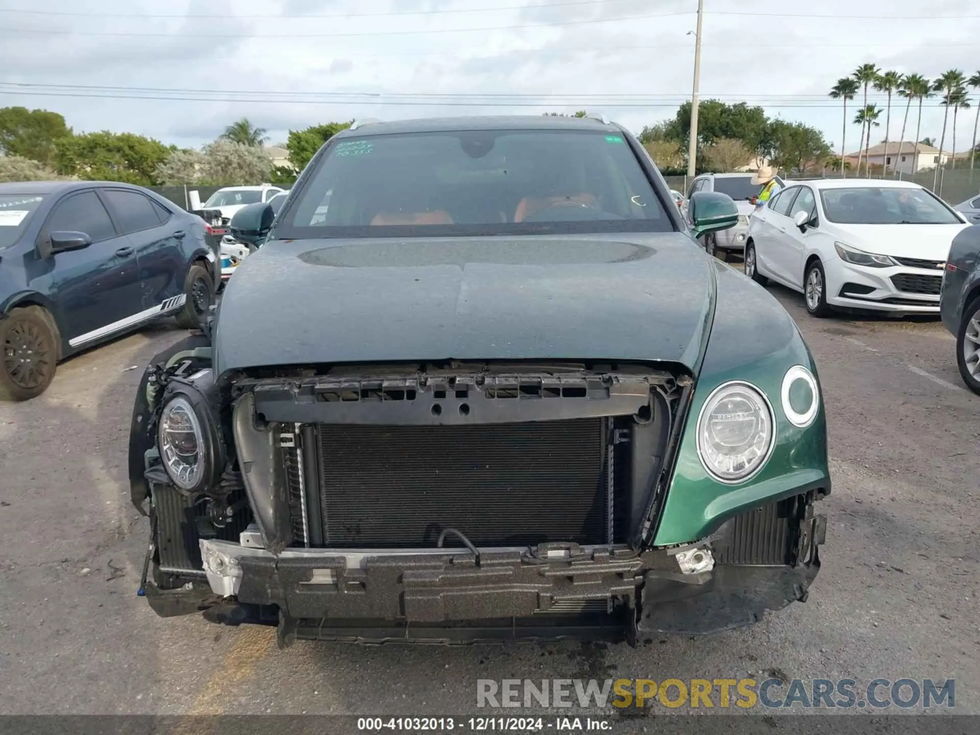 13 fotografías del automóvil dañado SJAAM4ZV7KC025933 BENTLEY BENTAYGA 2019