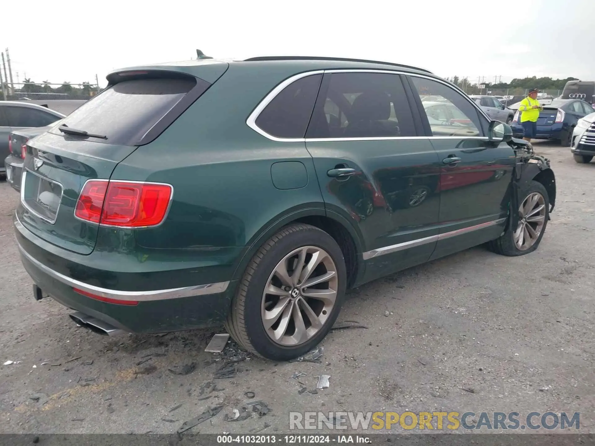 4 fotografías del automóvil dañado SJAAM4ZV7KC025933 BENTLEY BENTAYGA 2019
