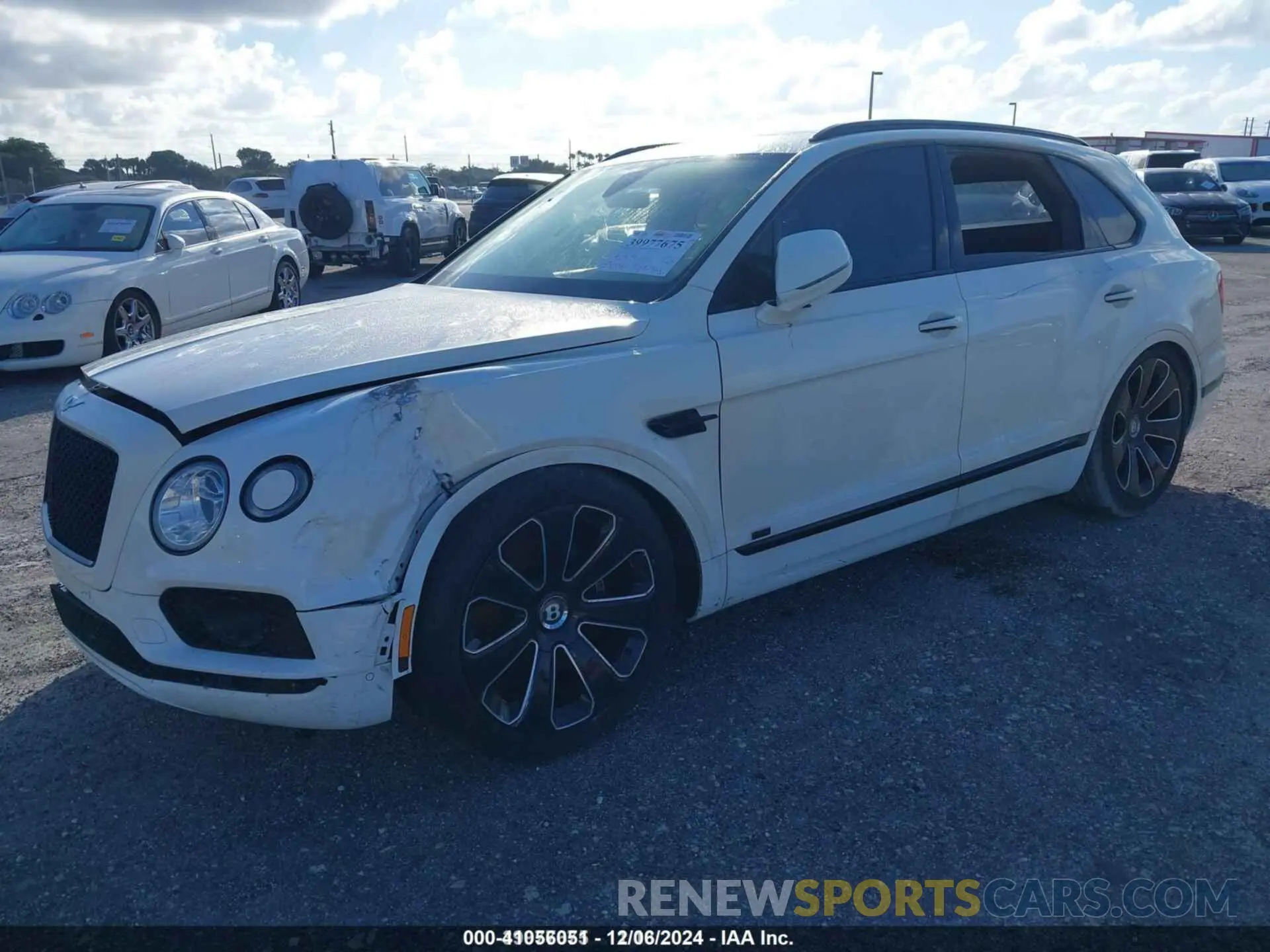 2 fotografías del automóvil dañado SJAAM2ZV9LC029665 BENTLEY BENTAYGA 2020