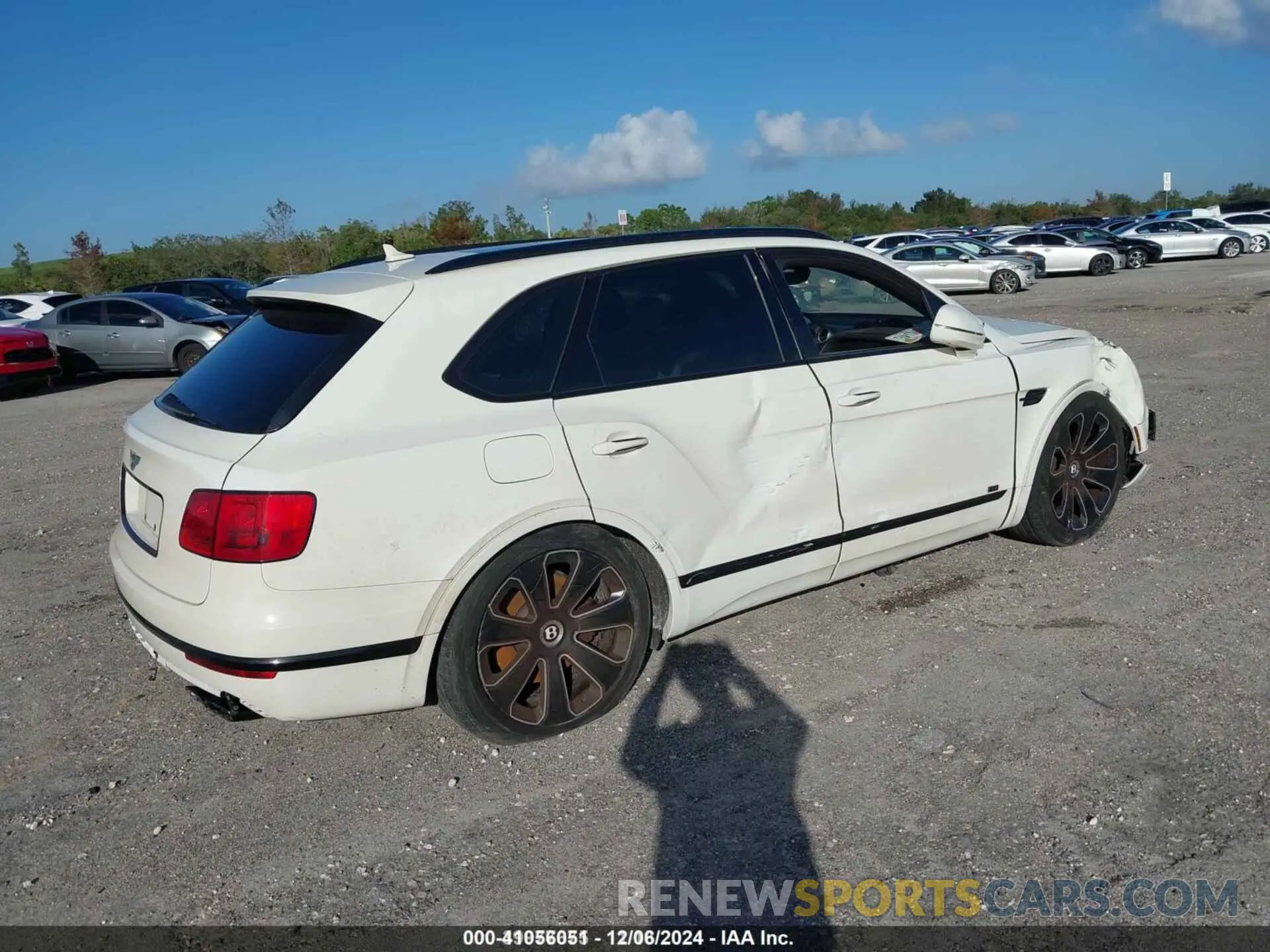 4 fotografías del automóvil dañado SJAAM2ZV9LC029665 BENTLEY BENTAYGA 2020