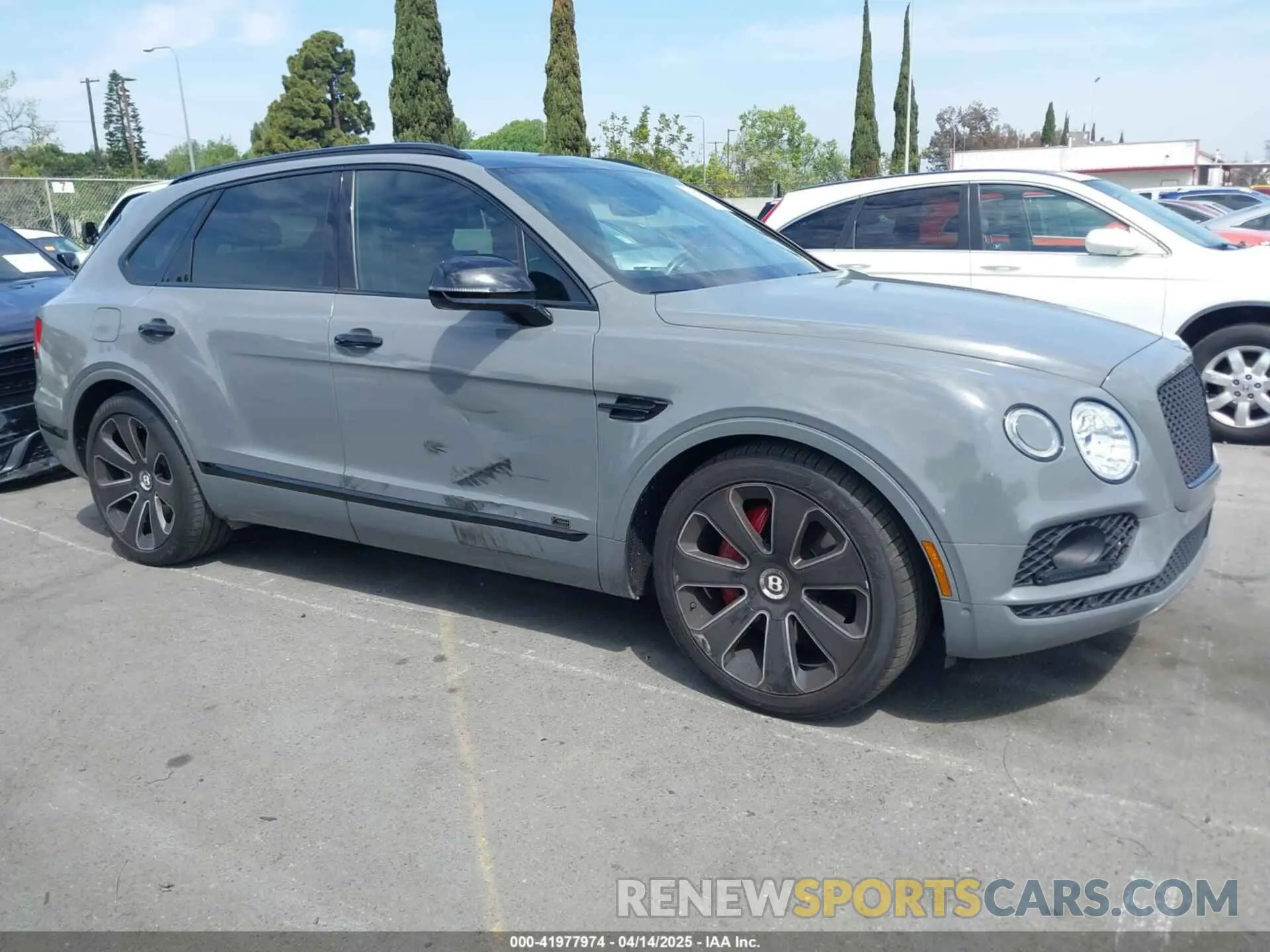 13 fotografías del automóvil dañado SJAAM2ZVXLC029237 BENTLEY BENTAYGA 2020