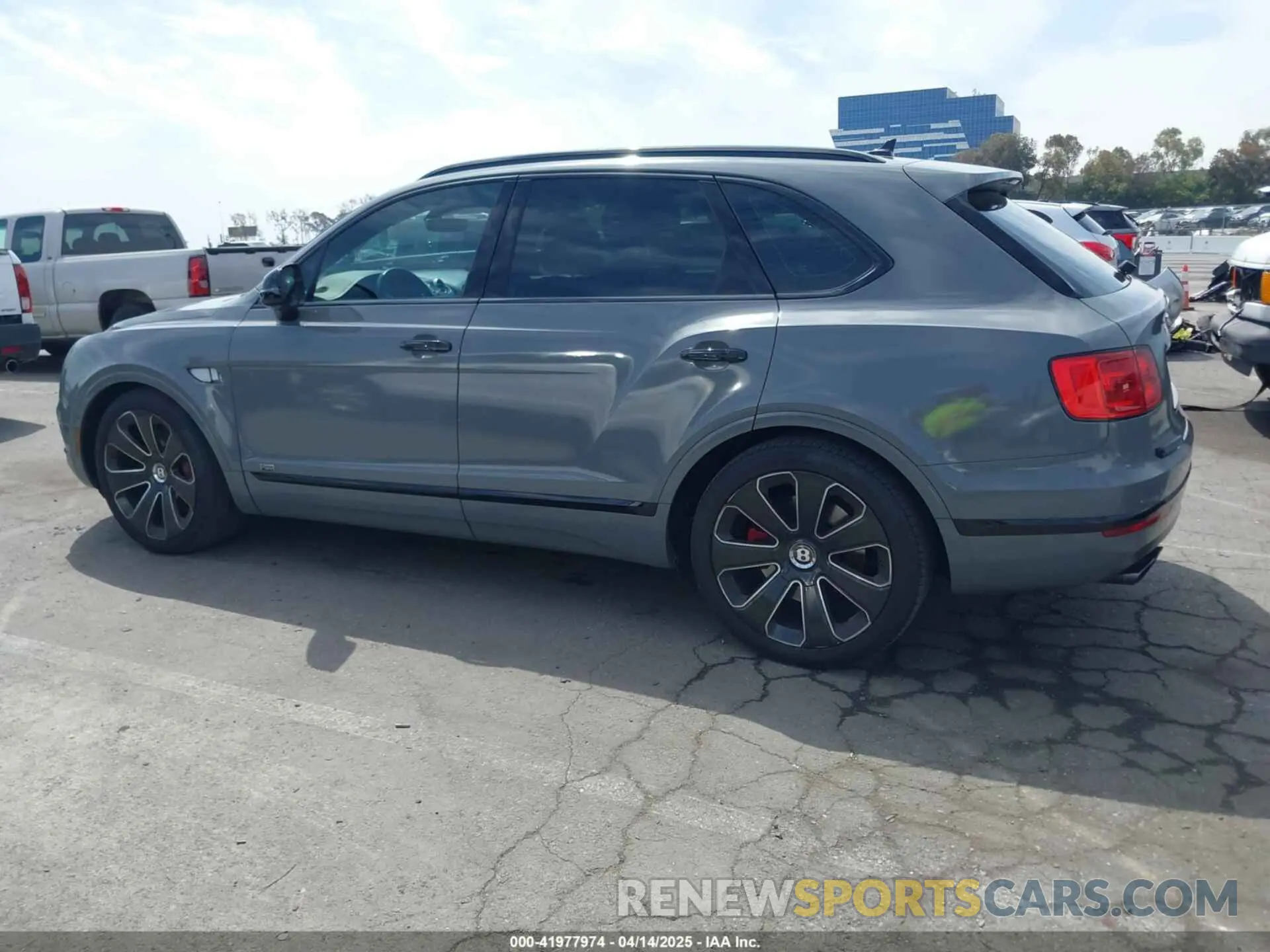 14 fotografías del automóvil dañado SJAAM2ZVXLC029237 BENTLEY BENTAYGA 2020