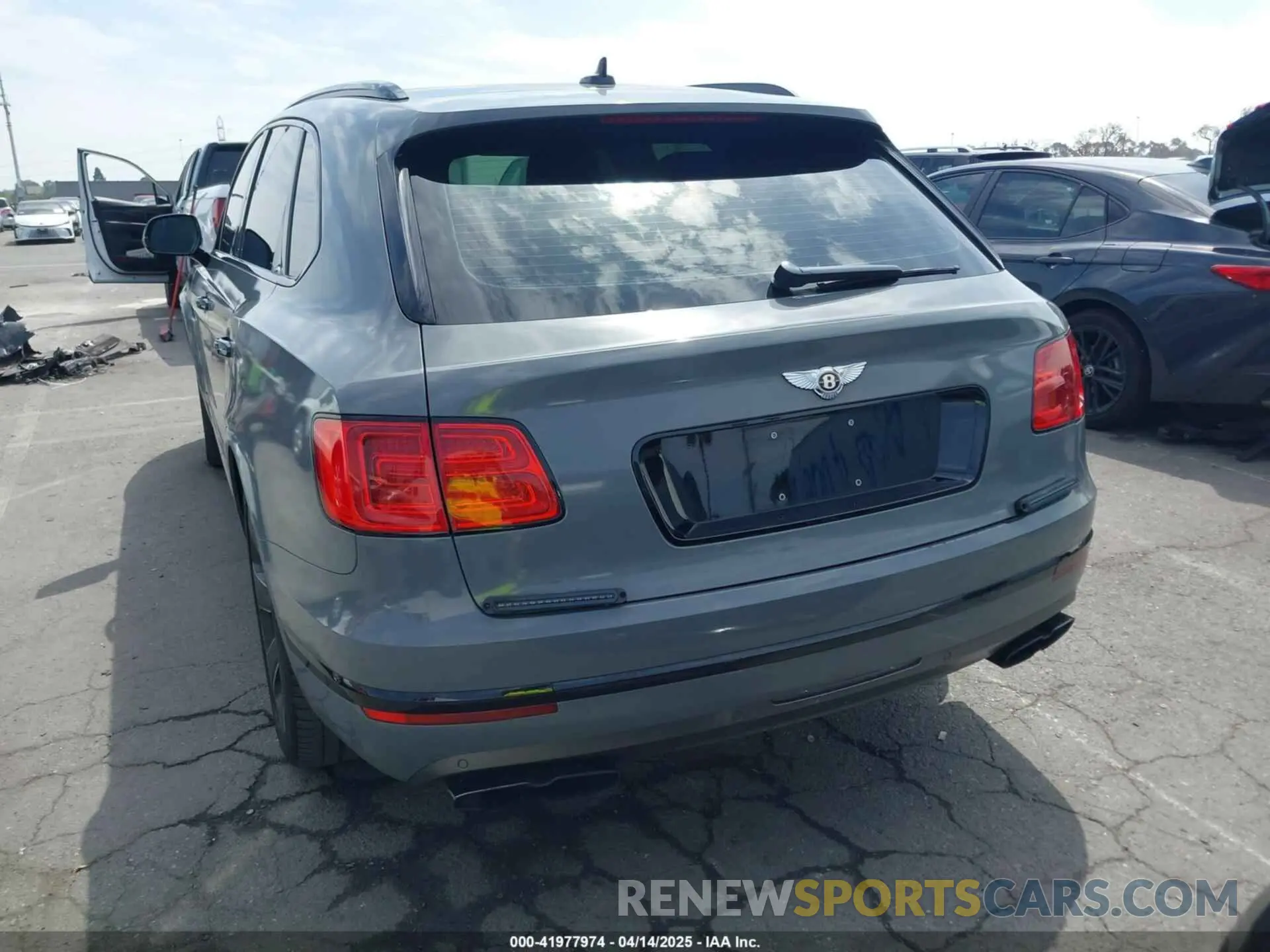 16 fotografías del automóvil dañado SJAAM2ZVXLC029237 BENTLEY BENTAYGA 2020