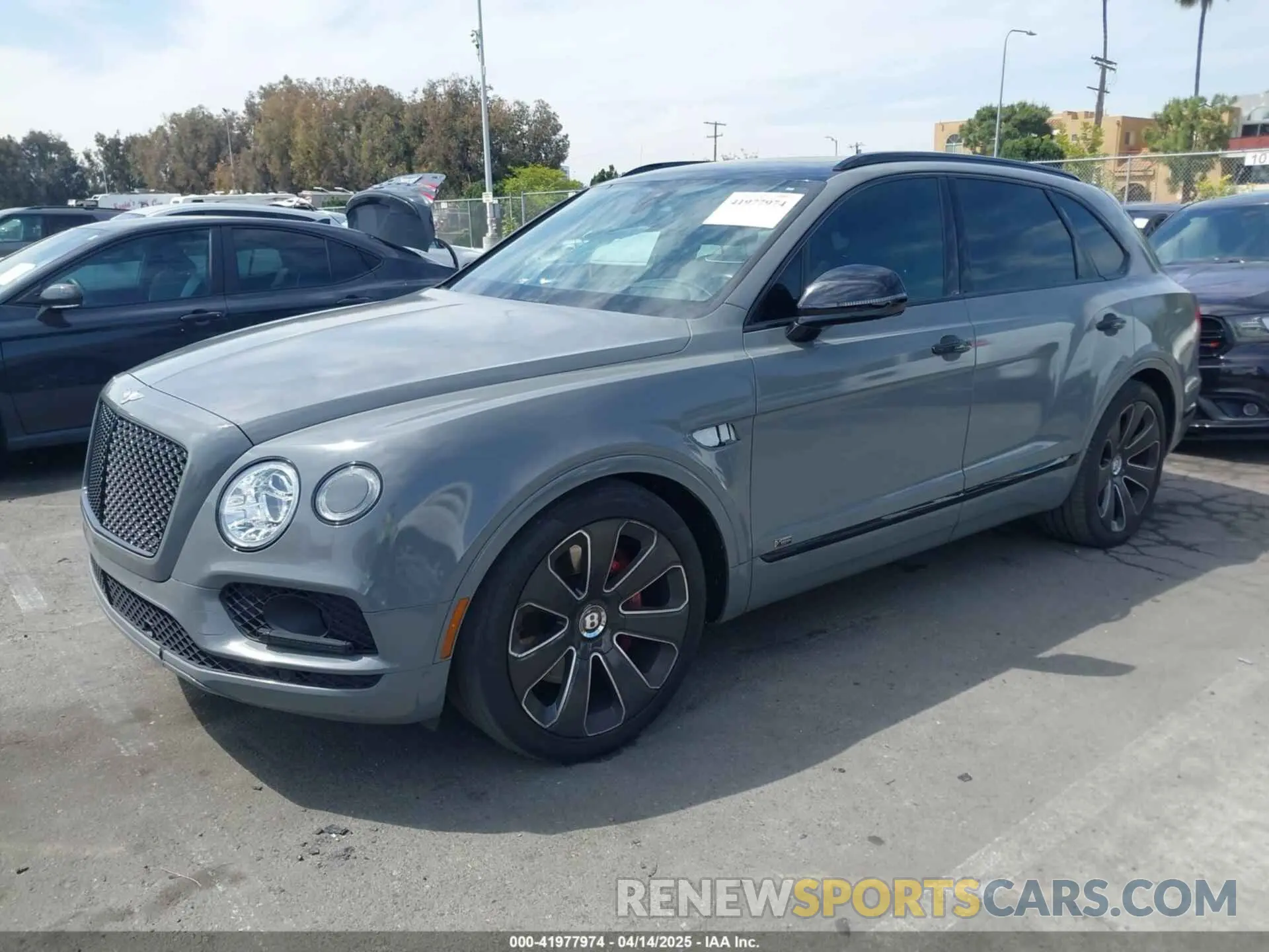 2 fotografías del automóvil dañado SJAAM2ZVXLC029237 BENTLEY BENTAYGA 2020