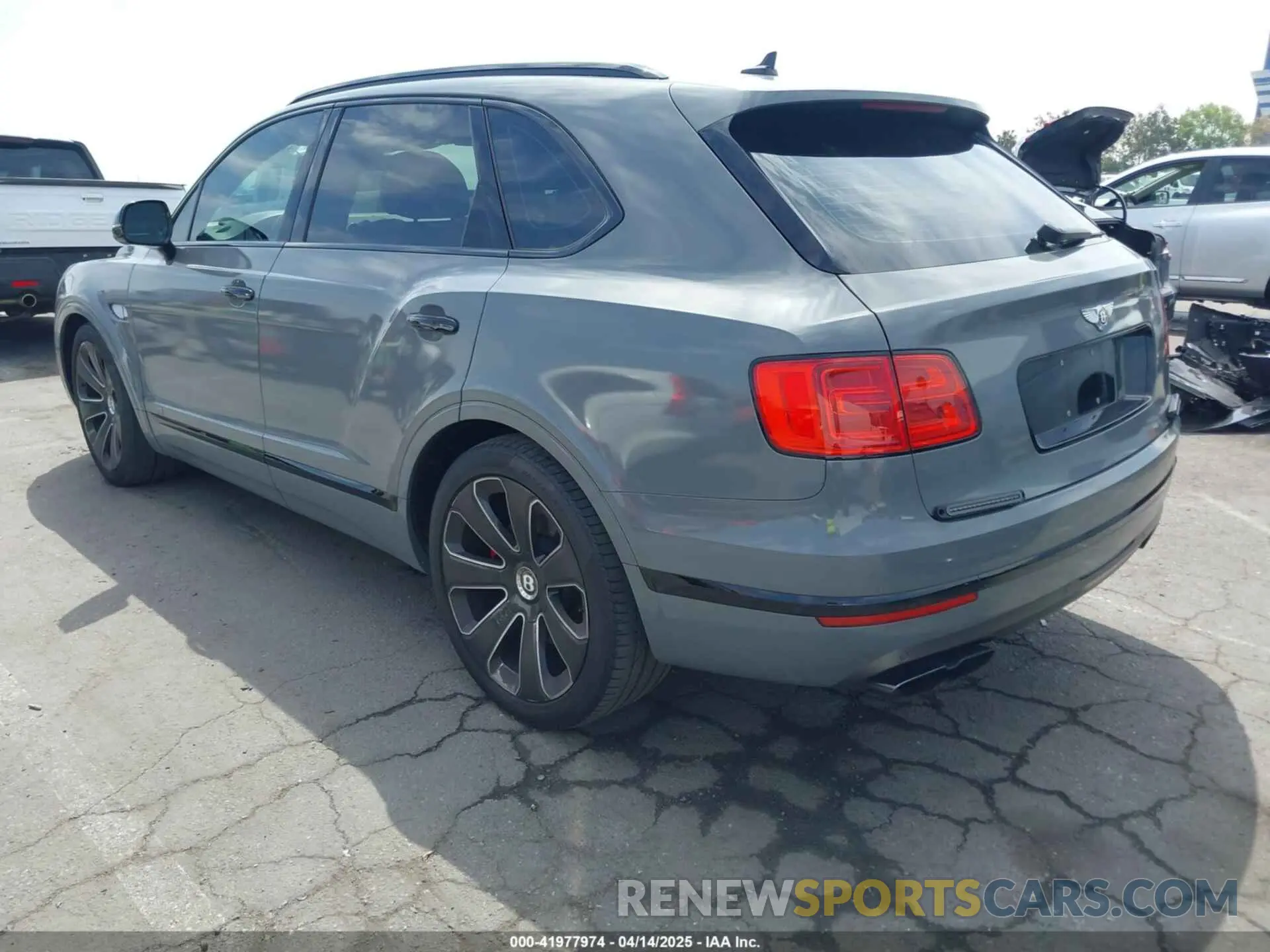 3 fotografías del automóvil dañado SJAAM2ZVXLC029237 BENTLEY BENTAYGA 2020