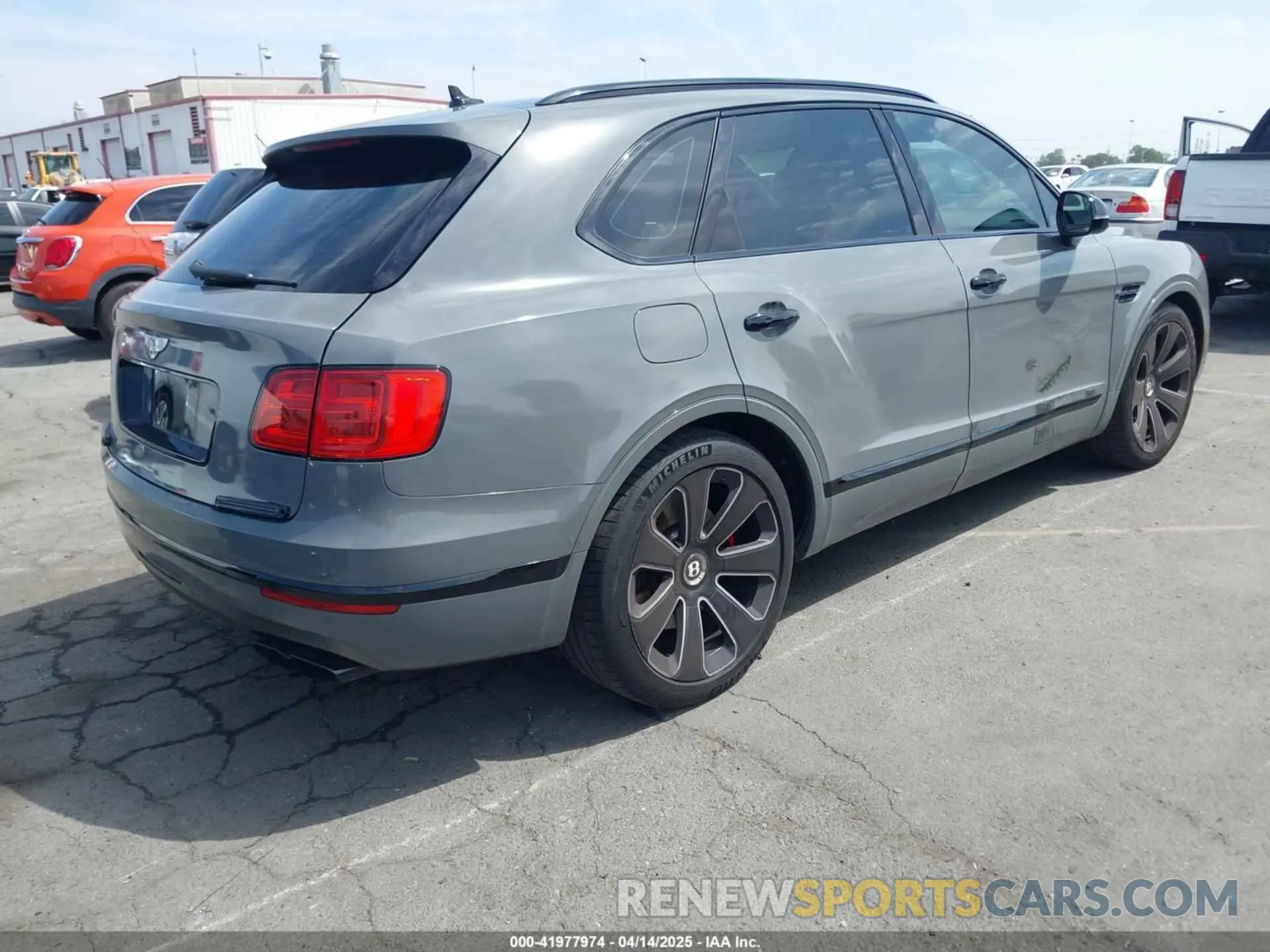 4 fotografías del automóvil dañado SJAAM2ZVXLC029237 BENTLEY BENTAYGA 2020