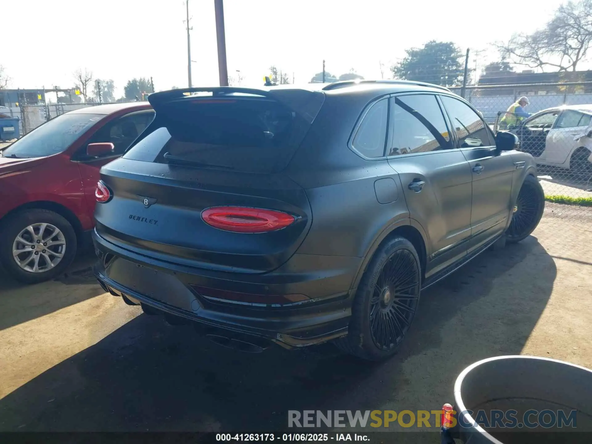 4 fotografías del automóvil dañado SJAAM2ZV0MC035081 BENTLEY BENTAYGA 2021