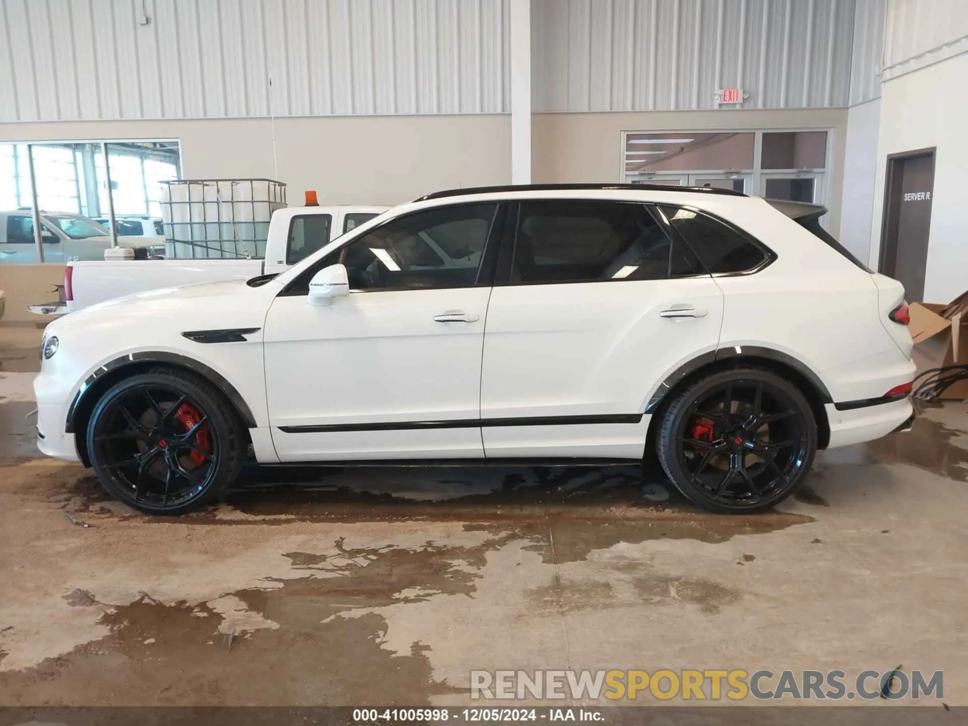 14 fotografías del automóvil dañado SJAAM2ZV1MC032805 BENTLEY BENTAYGA 2021