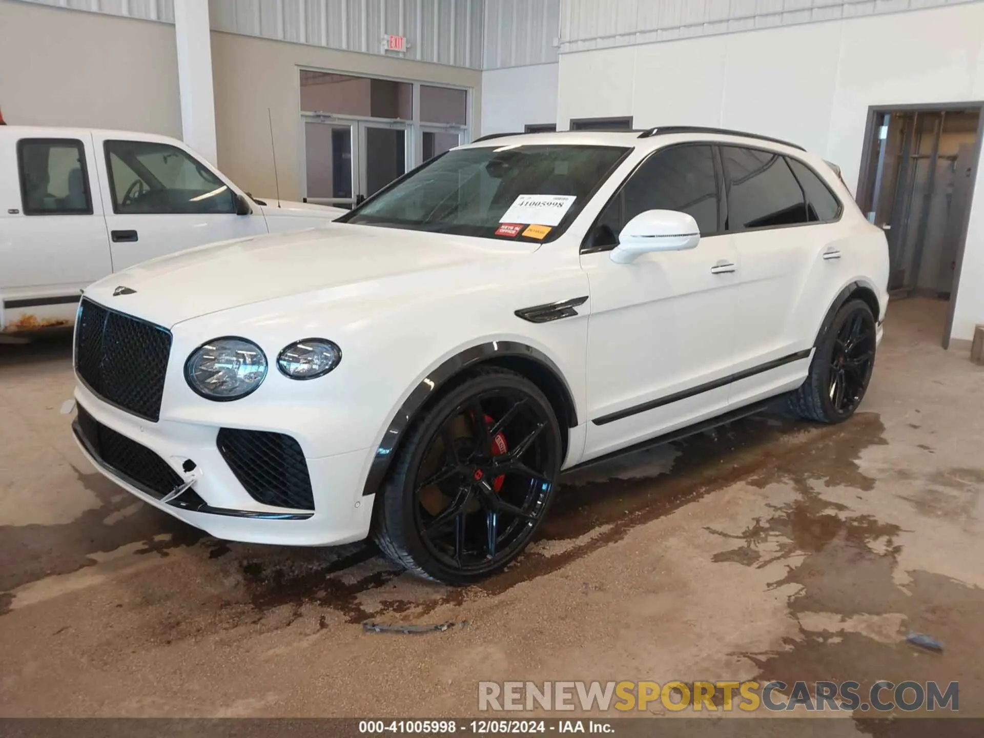 2 fotografías del automóvil dañado SJAAM2ZV1MC032805 BENTLEY BENTAYGA 2021