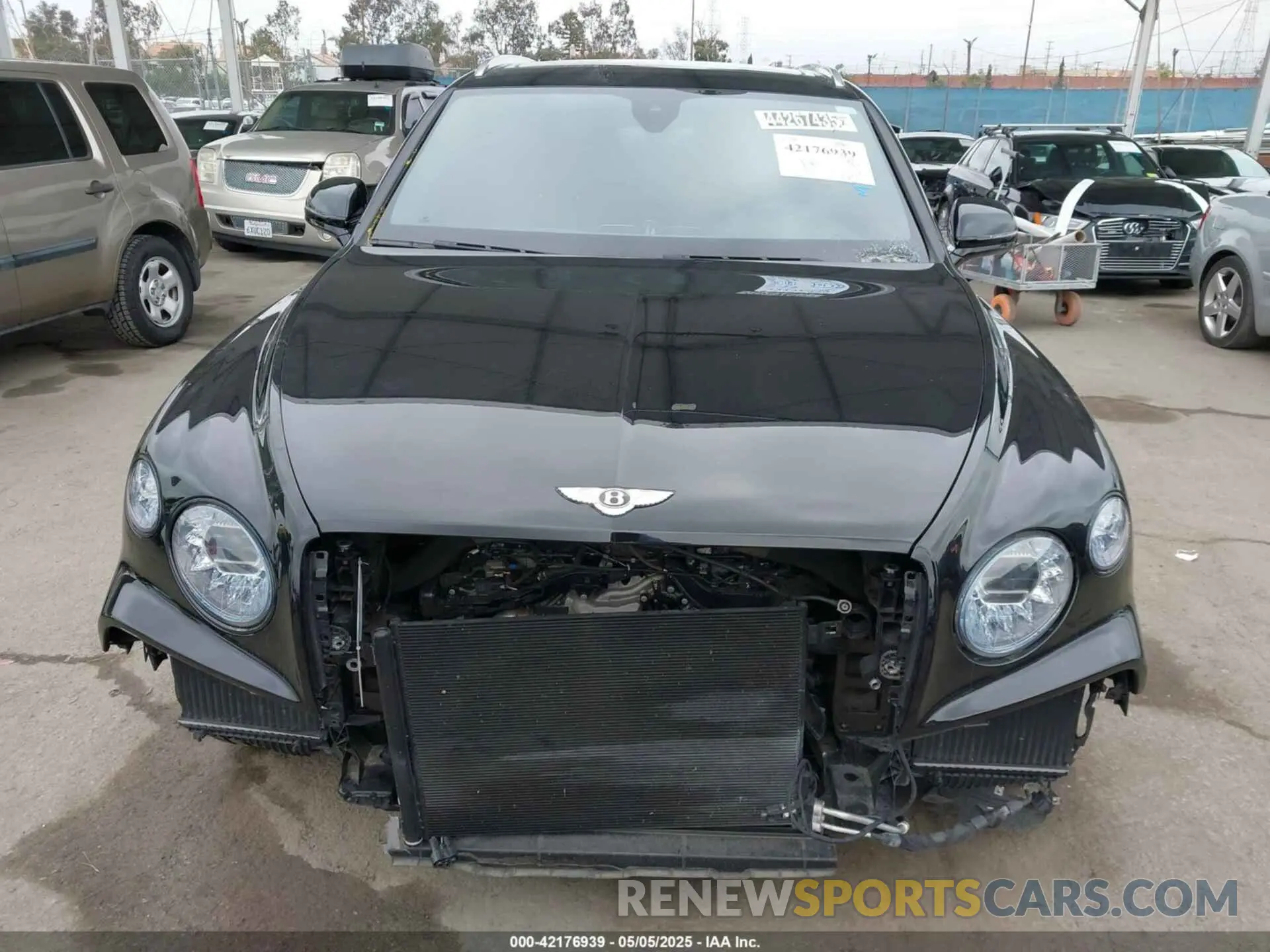 13 fotografías del automóvil dañado SJAAM2ZV1NC013849 BENTLEY BENTAYGA 2022