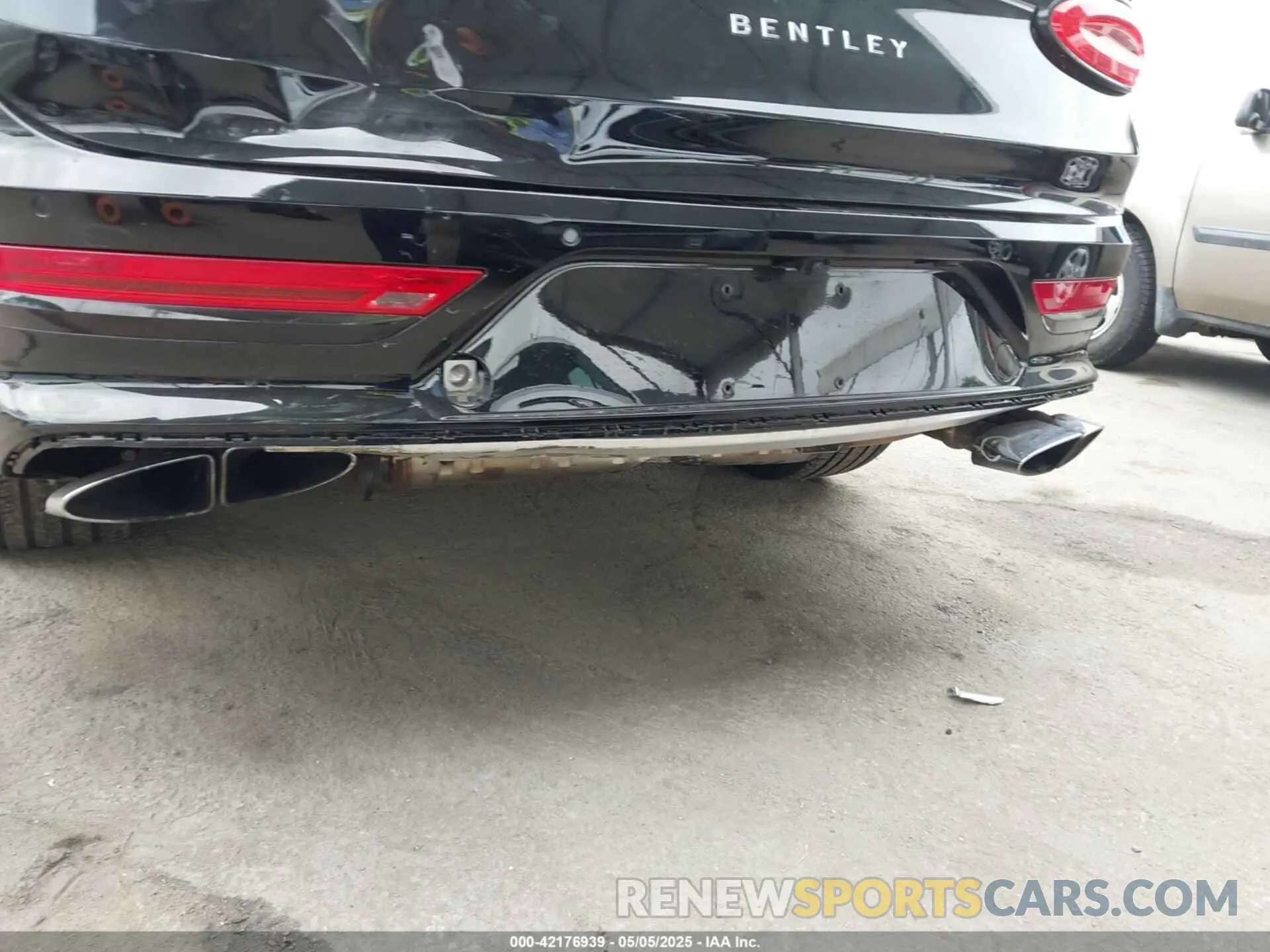 19 fotografías del automóvil dañado SJAAM2ZV1NC013849 BENTLEY BENTAYGA 2022