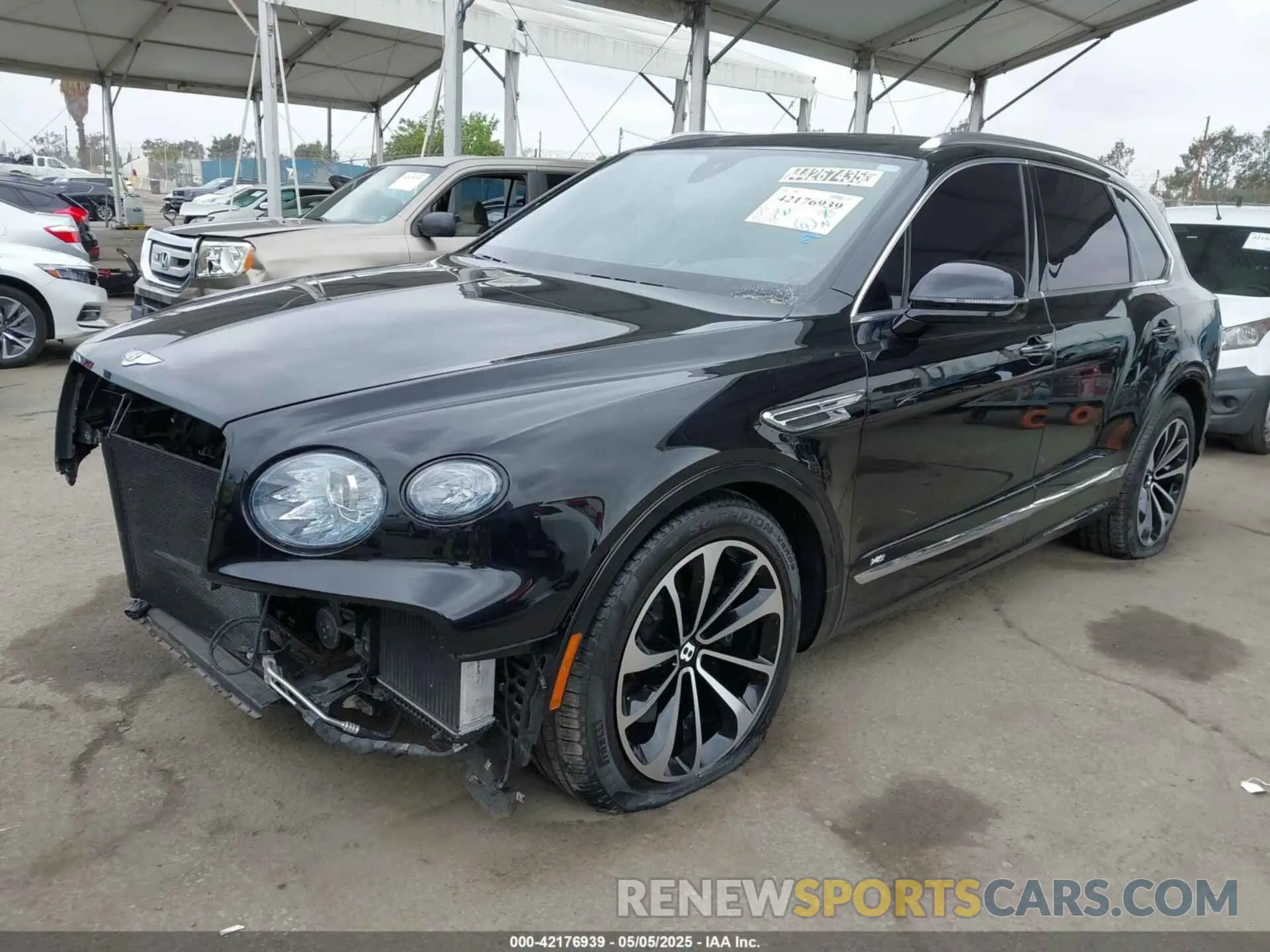 2 fotografías del automóvil dañado SJAAM2ZV1NC013849 BENTLEY BENTAYGA 2022