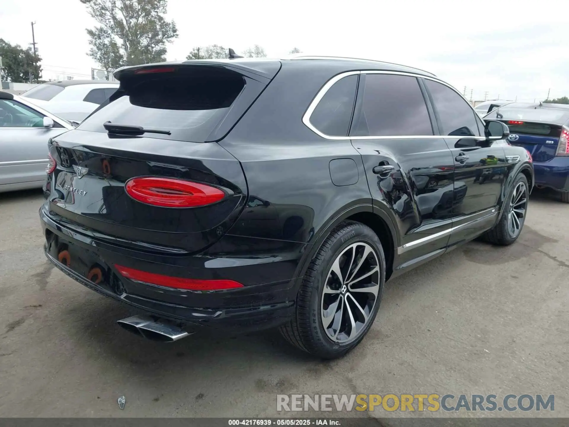 4 fotografías del automóvil dañado SJAAM2ZV1NC013849 BENTLEY BENTAYGA 2022