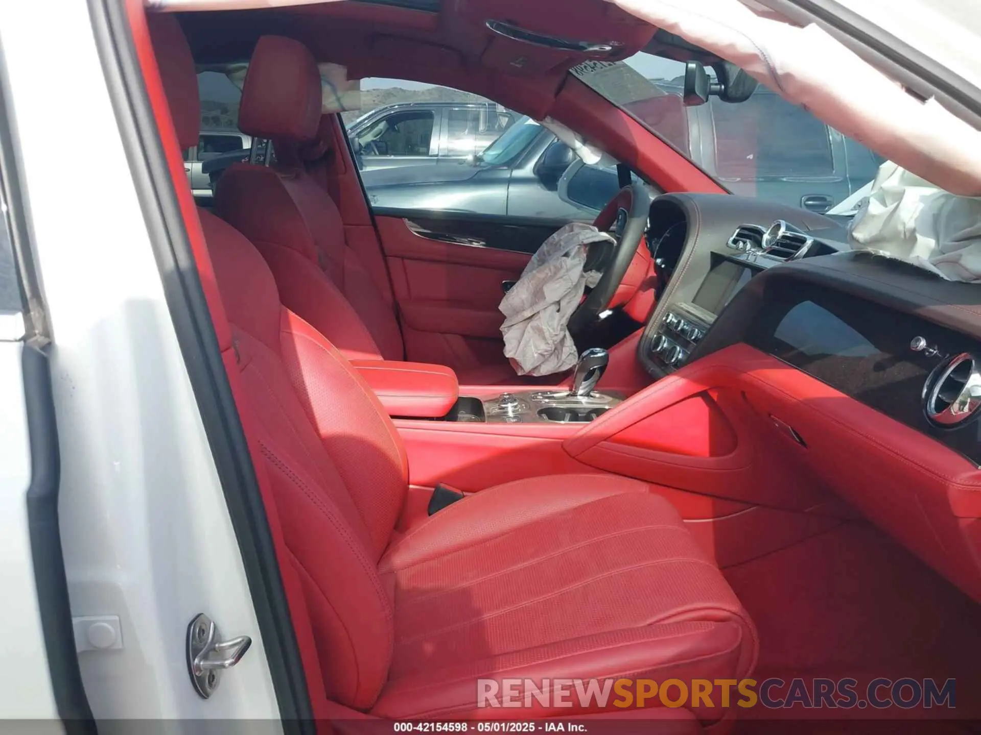5 fotografías del automóvil dañado SJAAM2ZV4NC016521 BENTLEY BENTAYGA 2022