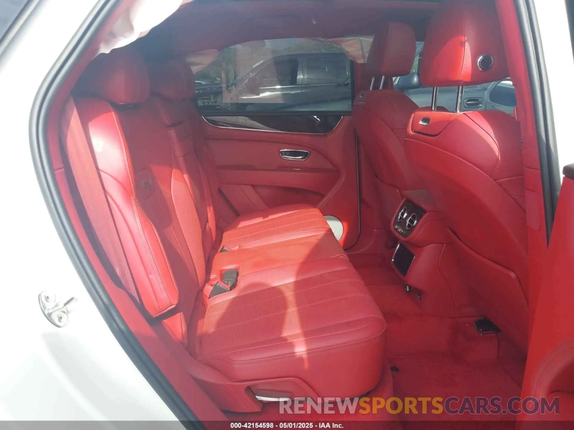 8 fotografías del automóvil dañado SJAAM2ZV4NC016521 BENTLEY BENTAYGA 2022