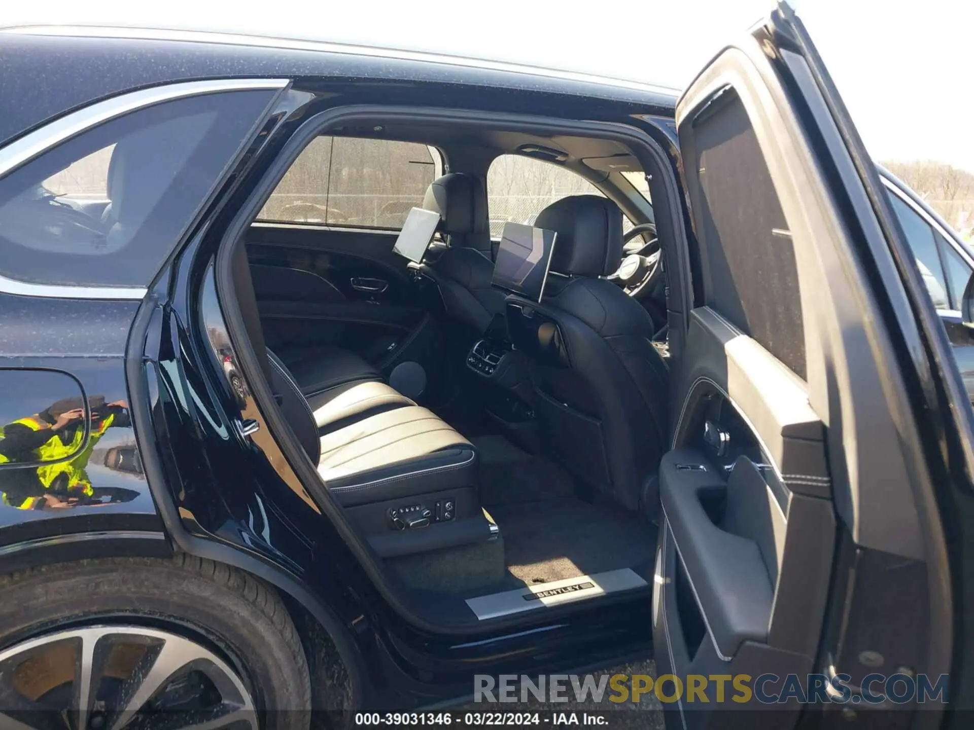 8 fotografías del automóvil dañado SJAHT2ZVXPC020528 BENTLEY BENTAYGA 2023