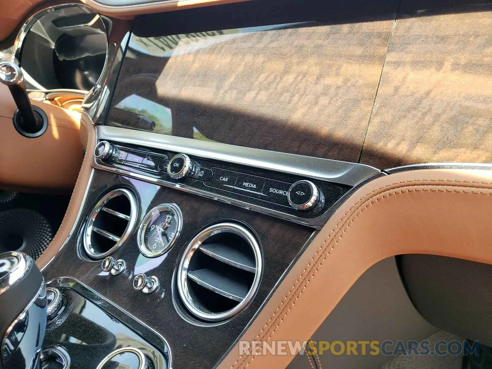 9 fotografías del automóvil dañado SCBDG4ZG1LC075090 BENTLEY CONTINENTA 2020