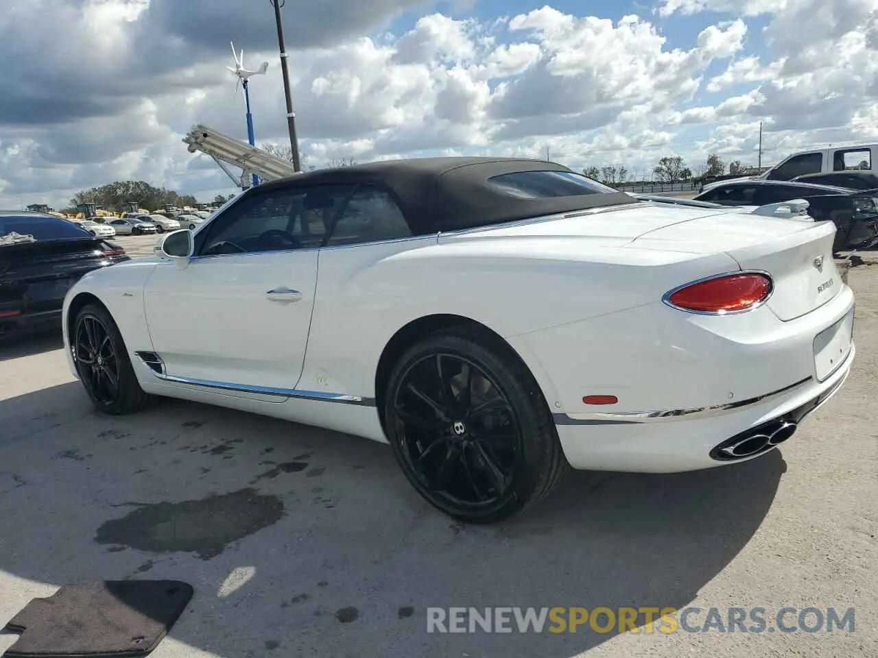 2 fotografías del automóvil dañado SCBDG4ZG6PC007759 BENTLEY CONTINENTA 2023