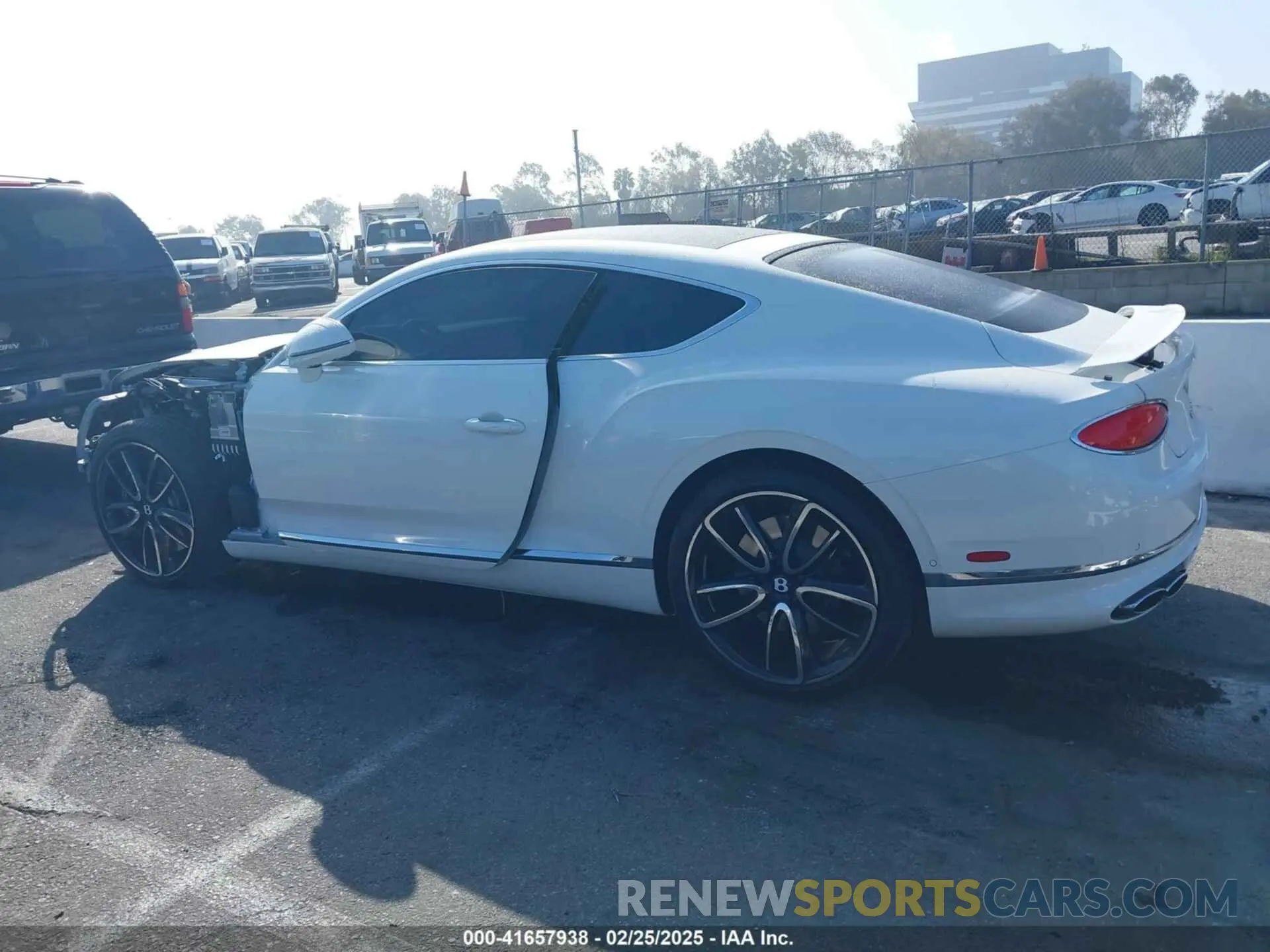 15 fotografías del automóvil dañado SCBCG2ZG4RC017077 BENTLEY CONTINENTAL GT 2024