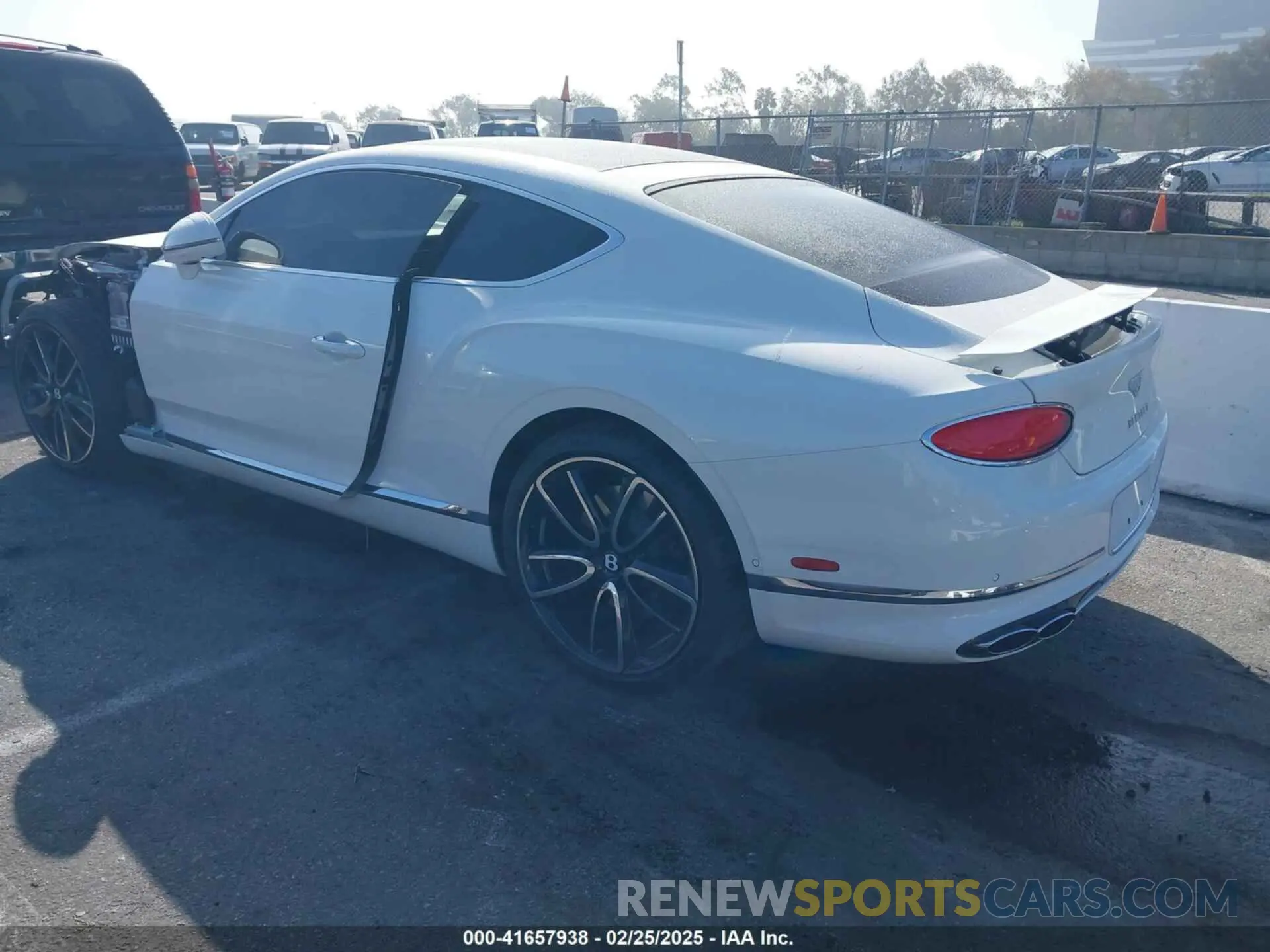 3 fotografías del automóvil dañado SCBCG2ZG4RC017077 BENTLEY CONTINENTAL GT 2024