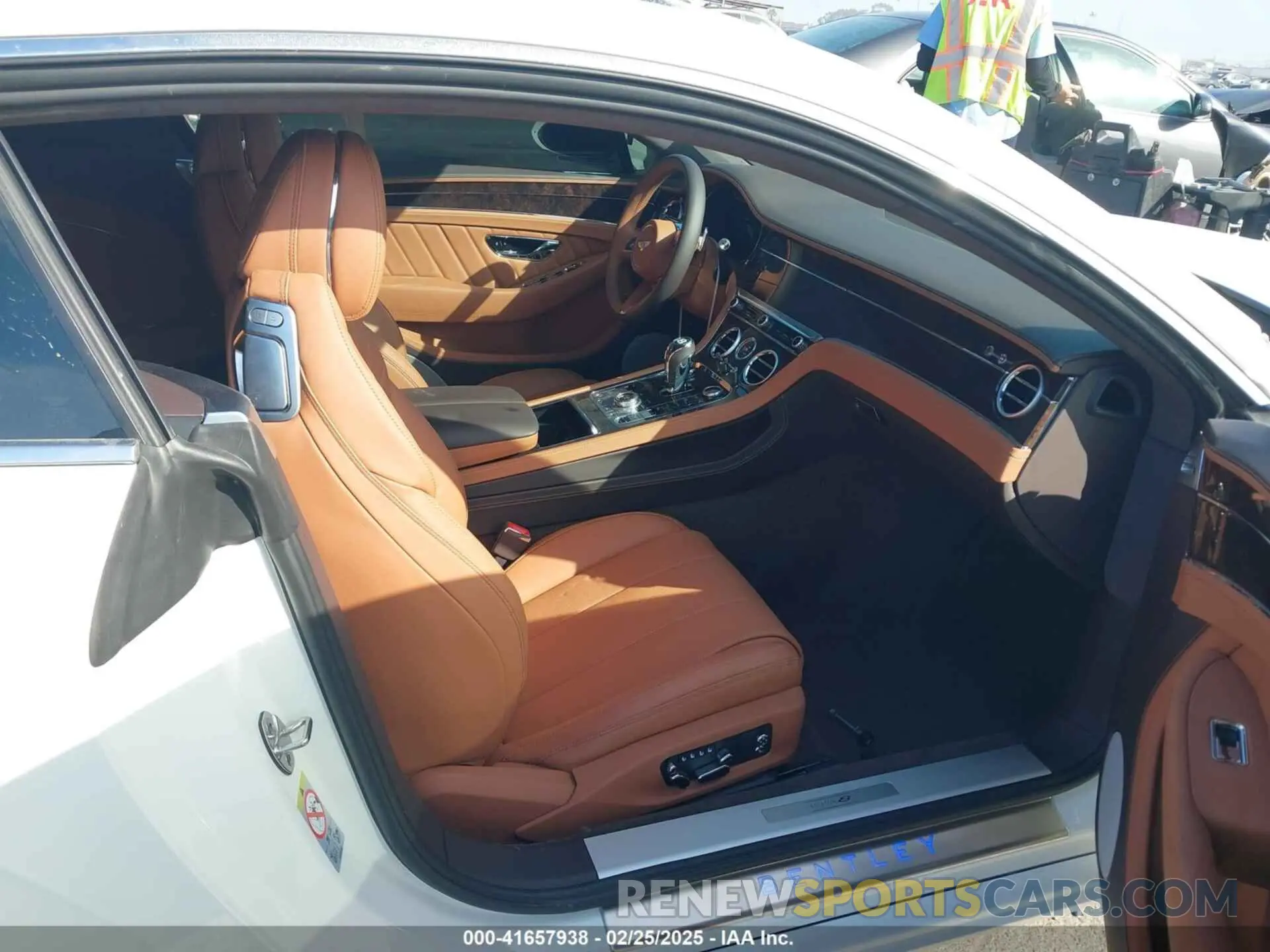 5 fotografías del automóvil dañado SCBCG2ZG4RC017077 BENTLEY CONTINENTAL GT 2024