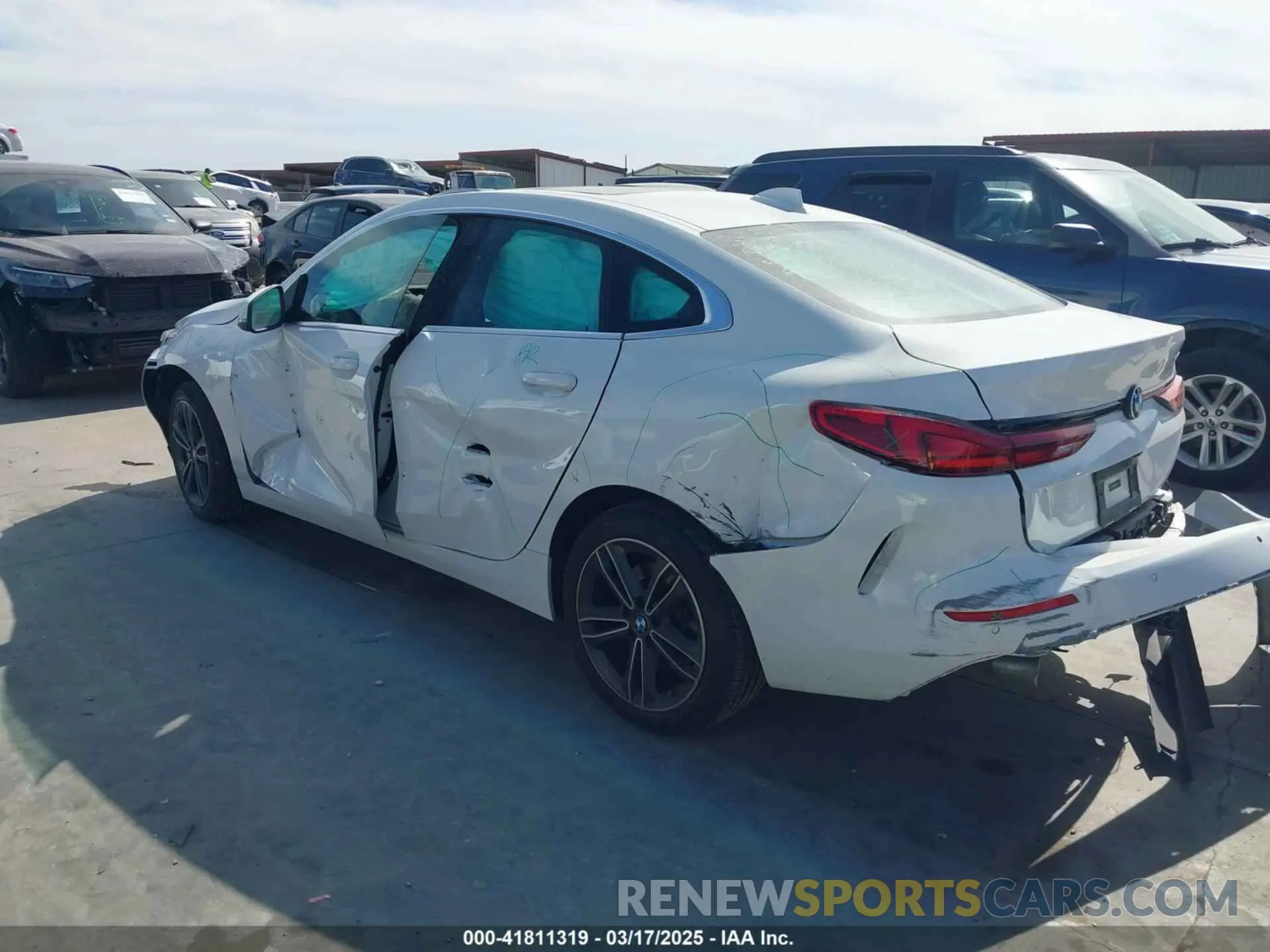 3 fotografías del automóvil dañado WBA53AK04R7N51291 BMW 228 GRAN COUPE 2024