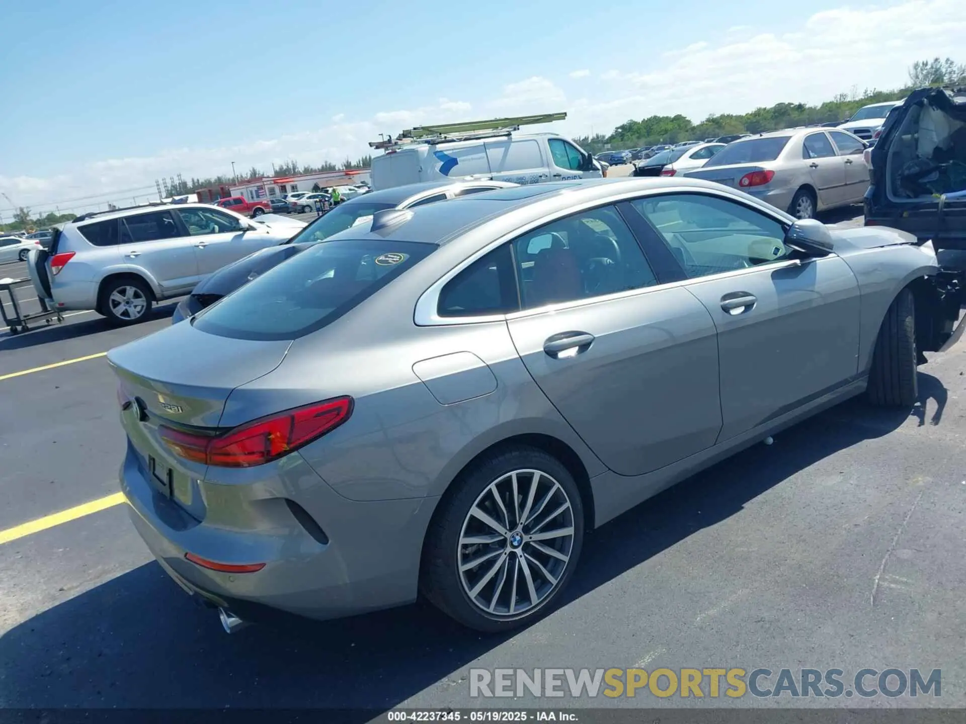 4 fotografías del automóvil dañado WBA53AK07R7R41558 BMW 228 GRAN COUPE 2024