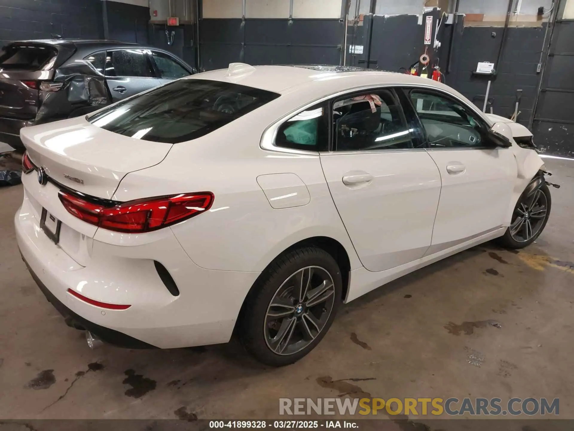 4 fotografías del automóvil dañado WBA73AK00R7R54757 BMW 228 GRAN COUPE 2024