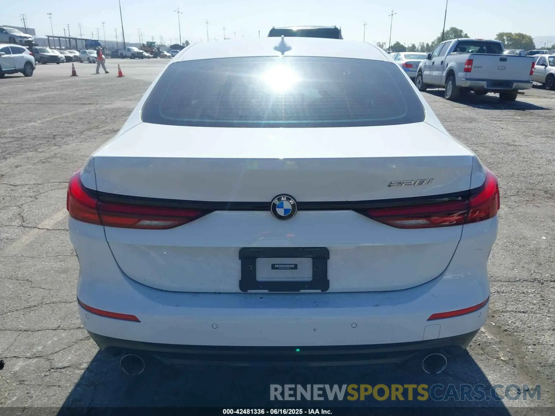 18 fotografías del automóvil dañado WBA53AK07M7H90359 BMW 228I GRAN COUPE 2021