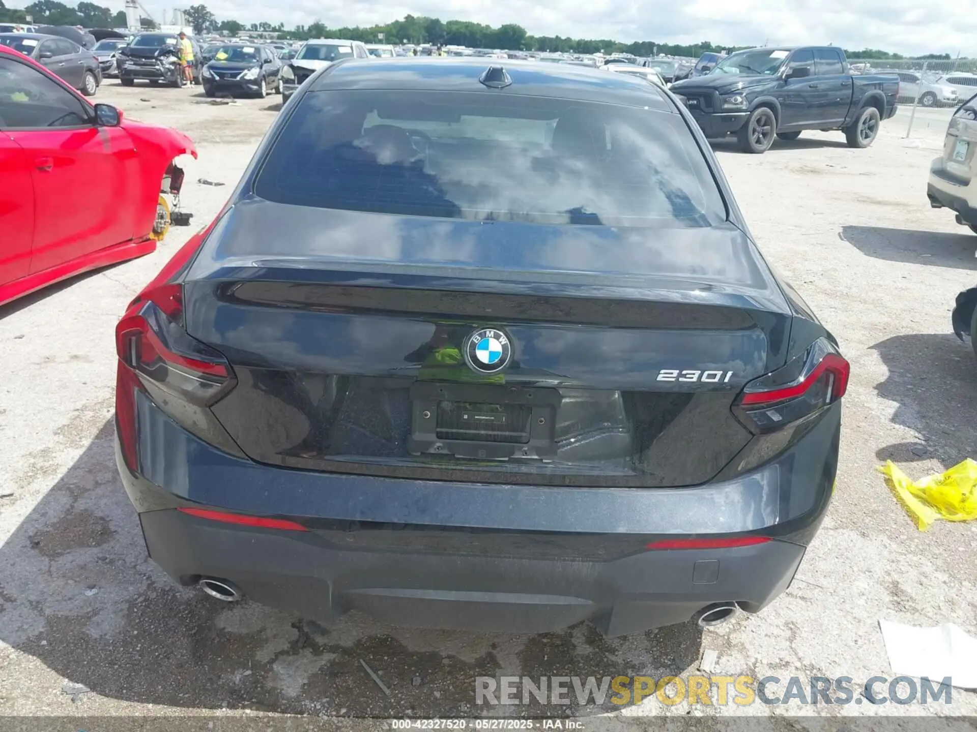 16 fotografías del automóvil dañado 3MW23CM03S8F01241 BMW 230 2025