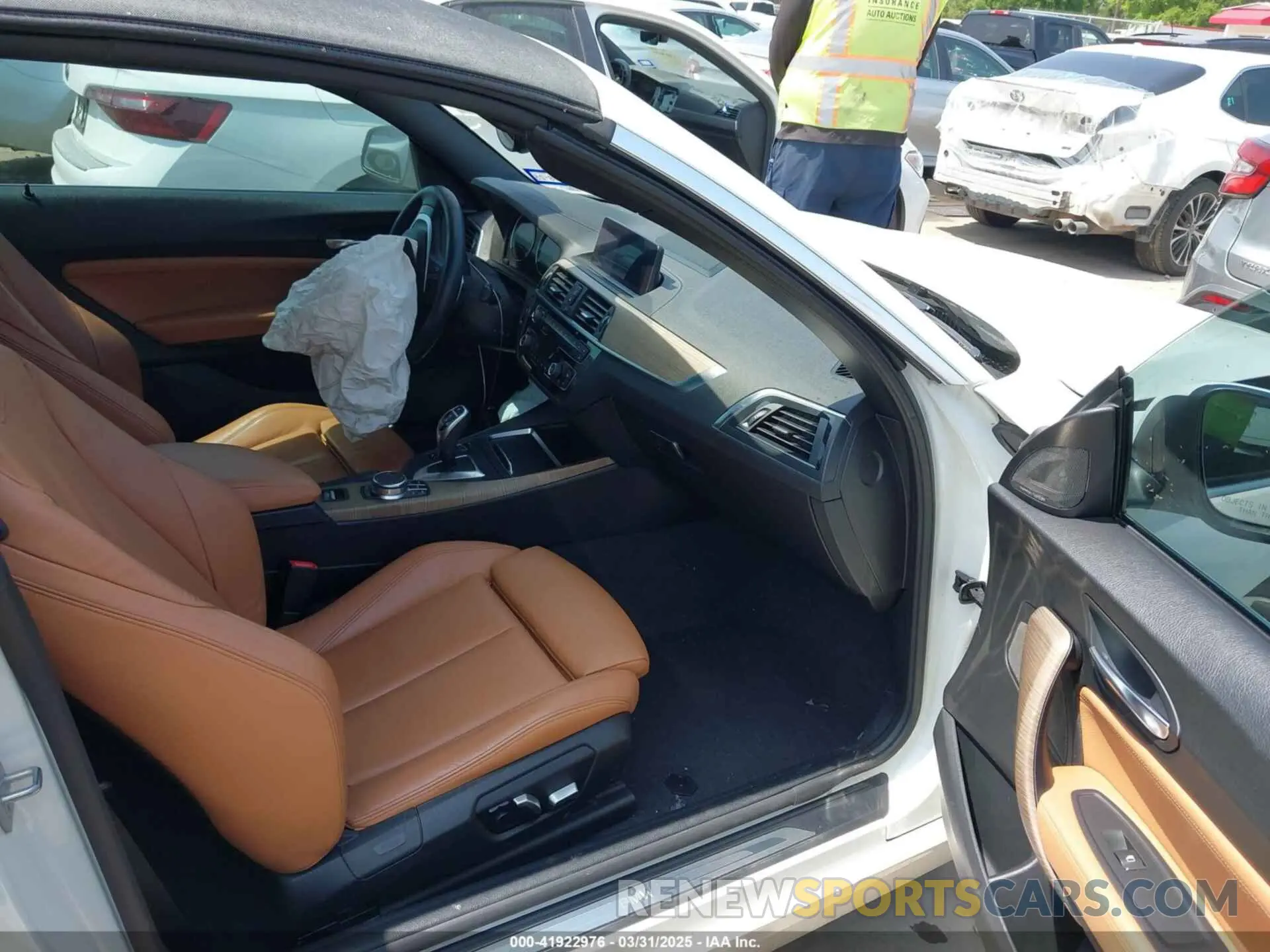 5 fotografías del automóvil dañado WBA2M7C56KVD52017 BMW 230I 2019