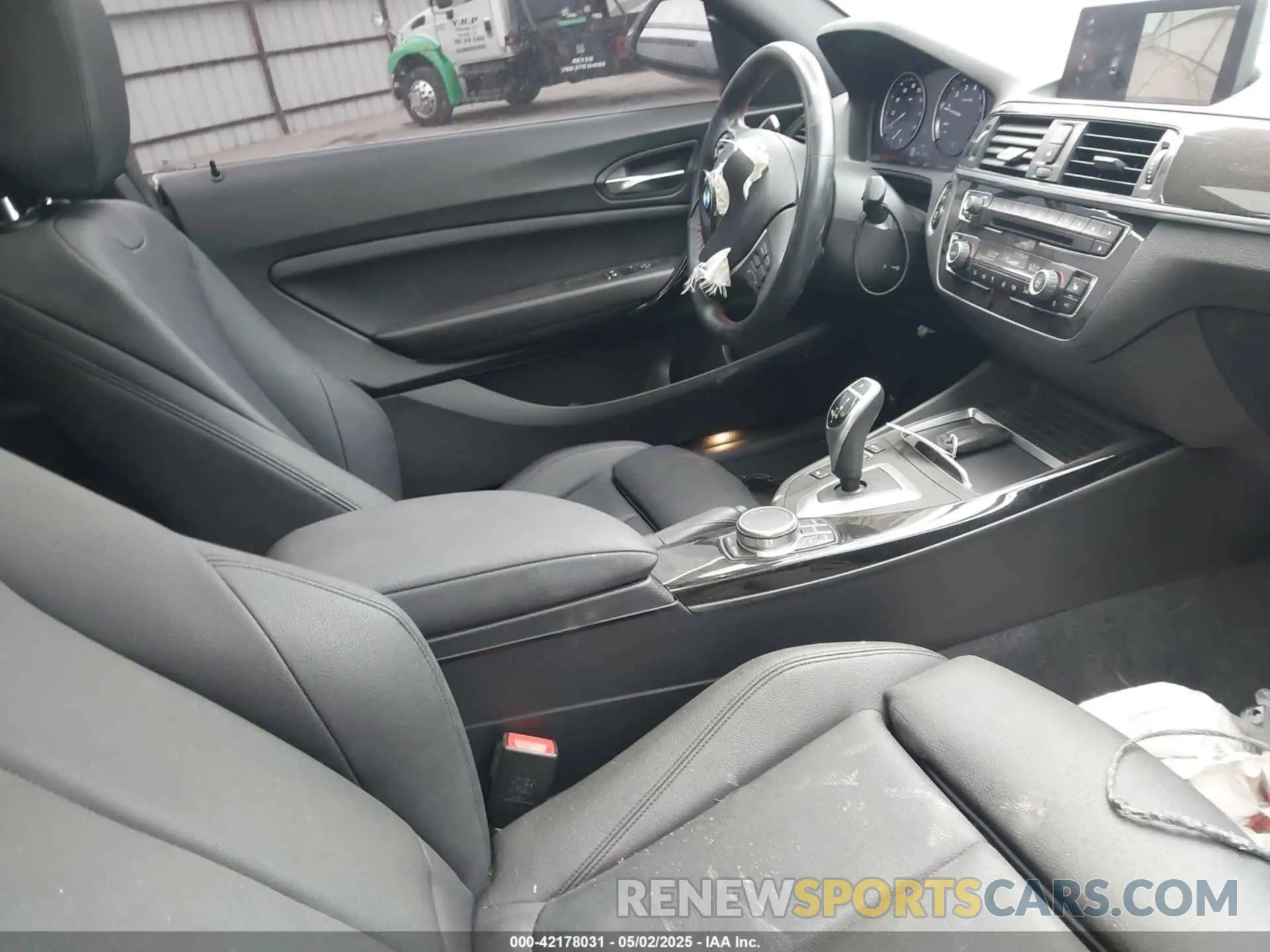 5 fotografías del automóvil dañado WBA2J1C03L7E53547 BMW 230I 2020