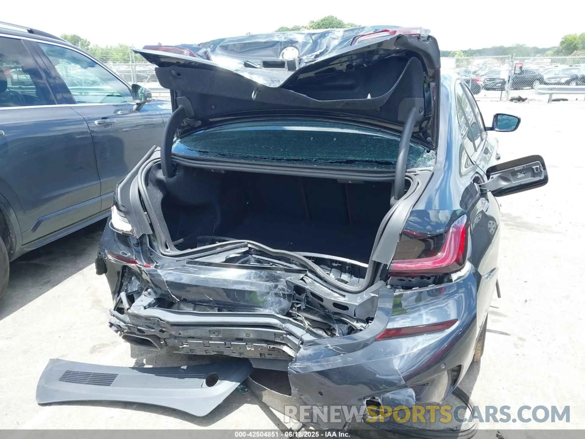 6 fotografías del automóvil dañado WBA5U7C06LFH27191 BMW 3 SERIES 2020