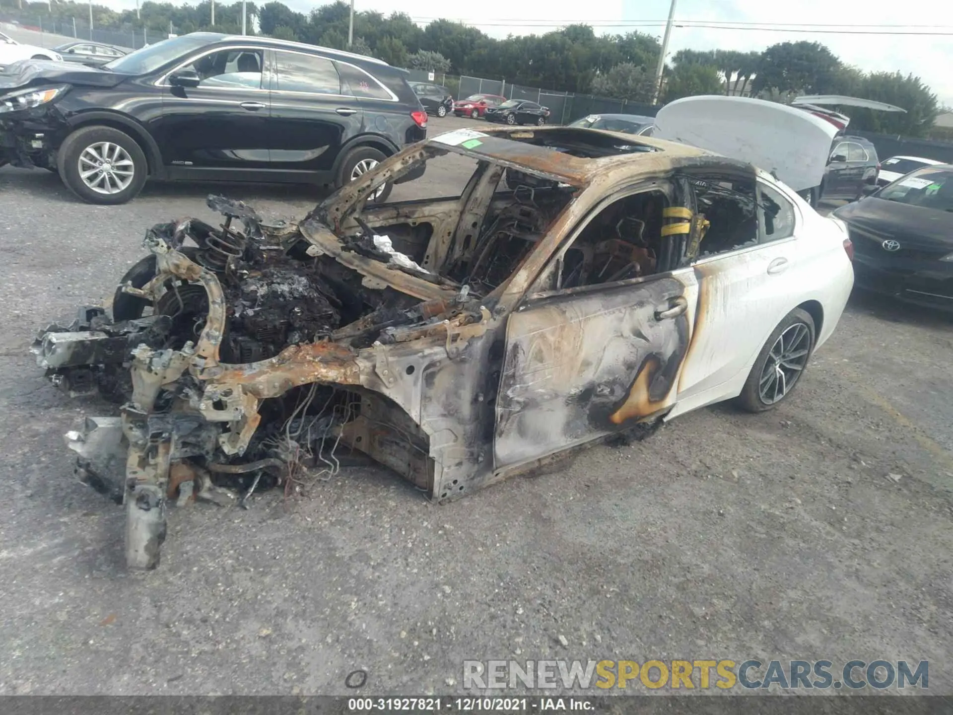 2 fotografías del automóvil dañado 3MW5R1J03M8B91549 BMW 3 SERIES 2021