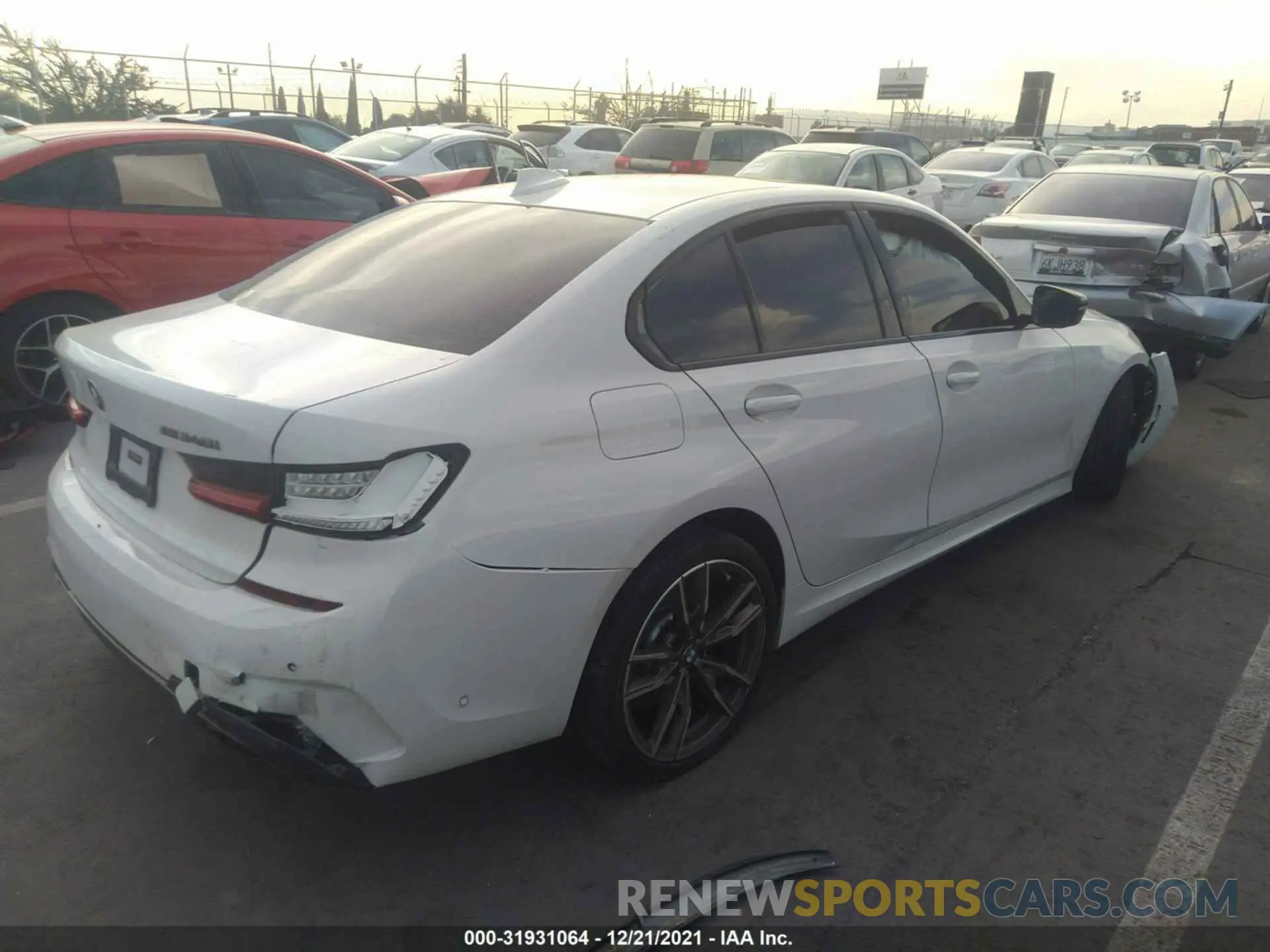 4 fotografías del automóvil dañado 3MW5U7J03M8C10425 BMW 3 SERIES 2021