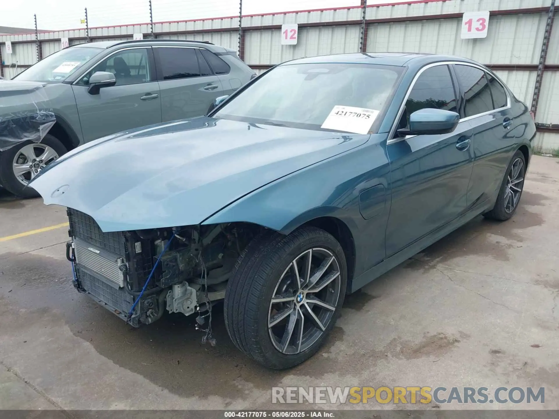 2 fotografías del automóvil dañado WBA5P7C02MFK71048 BMW 3 SERIES 2021