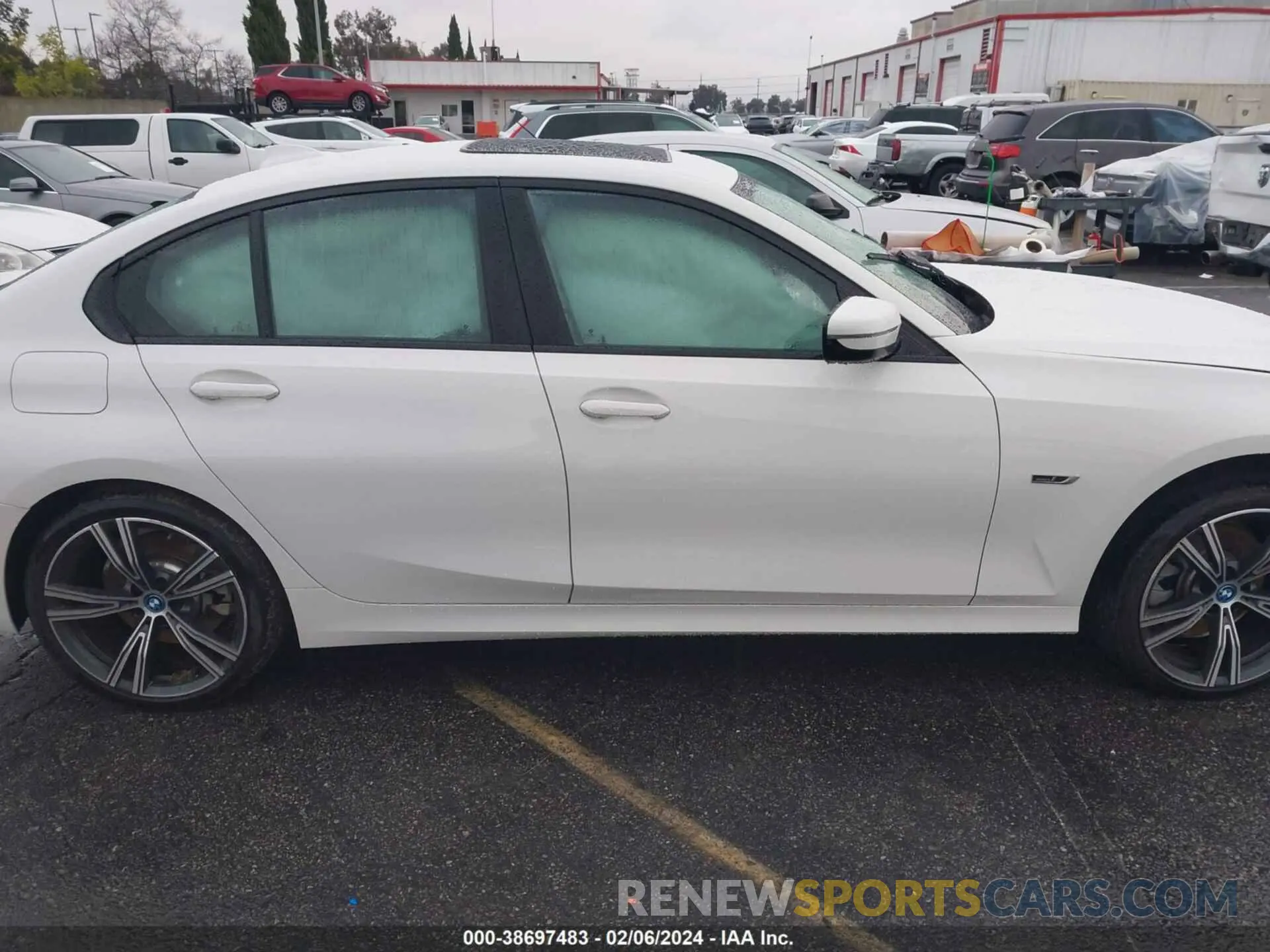 13 fotografías del automóvil dañado 3MW5P7J03N8C68608 BMW 3 SERIES 2022
