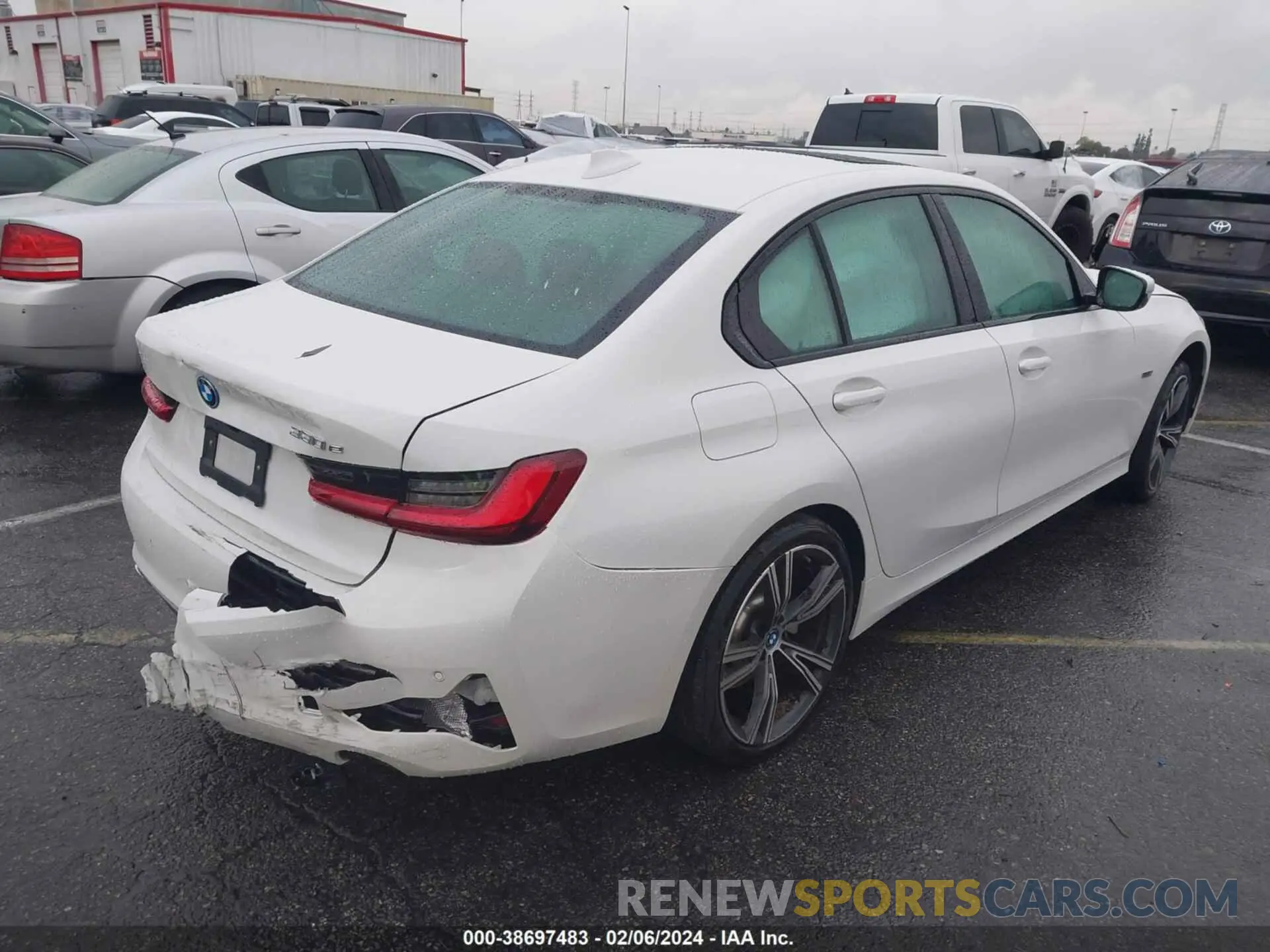4 fotografías del automóvil dañado 3MW5P7J03N8C68608 BMW 3 SERIES 2022