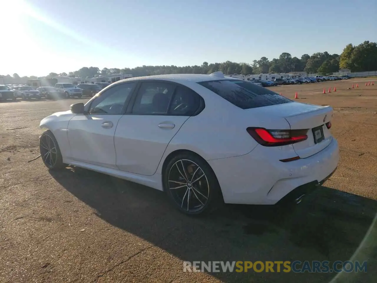 2 fotografías del automóvil dañado 3MW5R1J03N8C68485 BMW 3 SERIES 2022