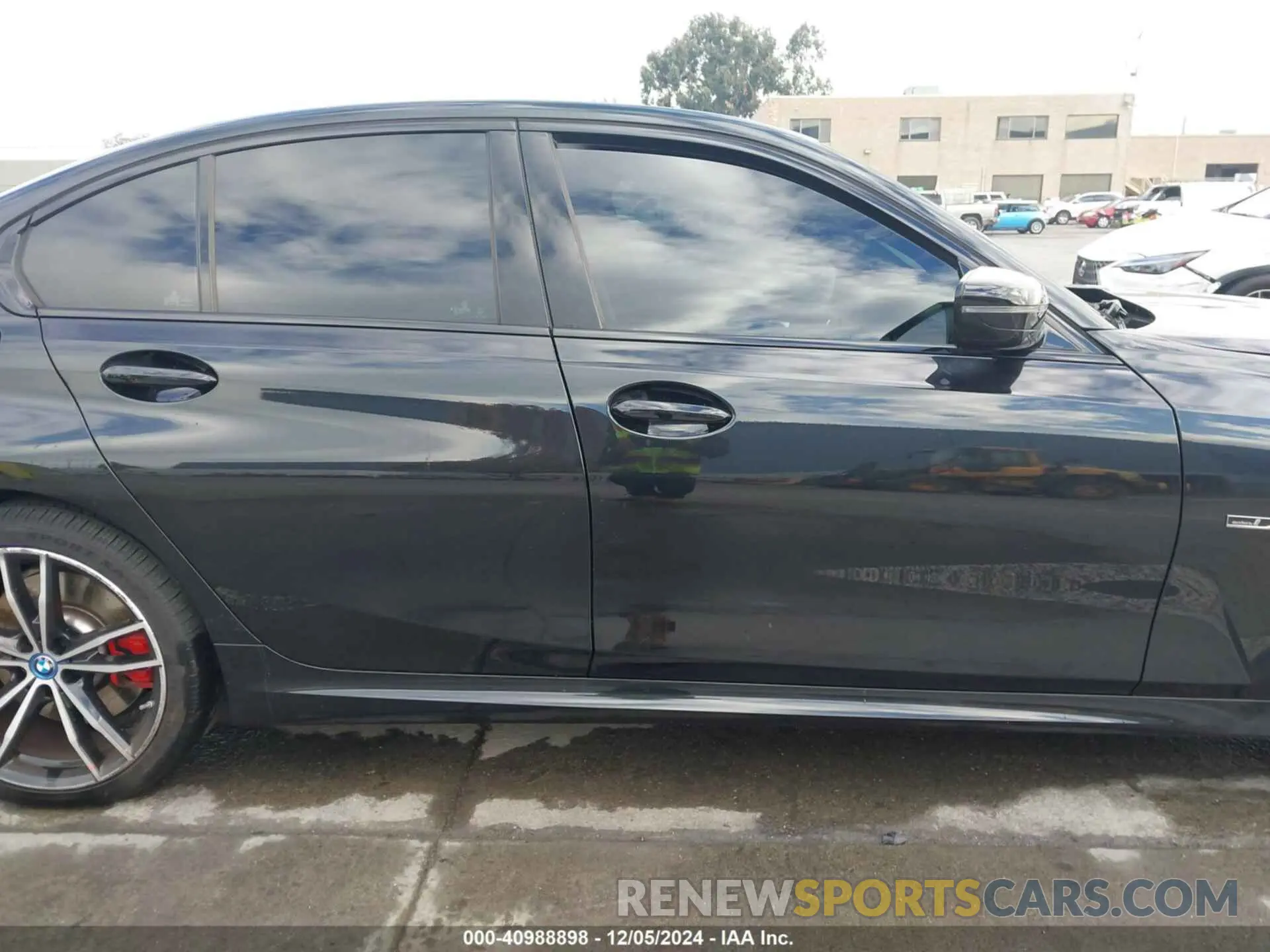 14 fotografías del automóvil dañado 3MW39FF0XP8C96638 BMW 3 SERIES 2023