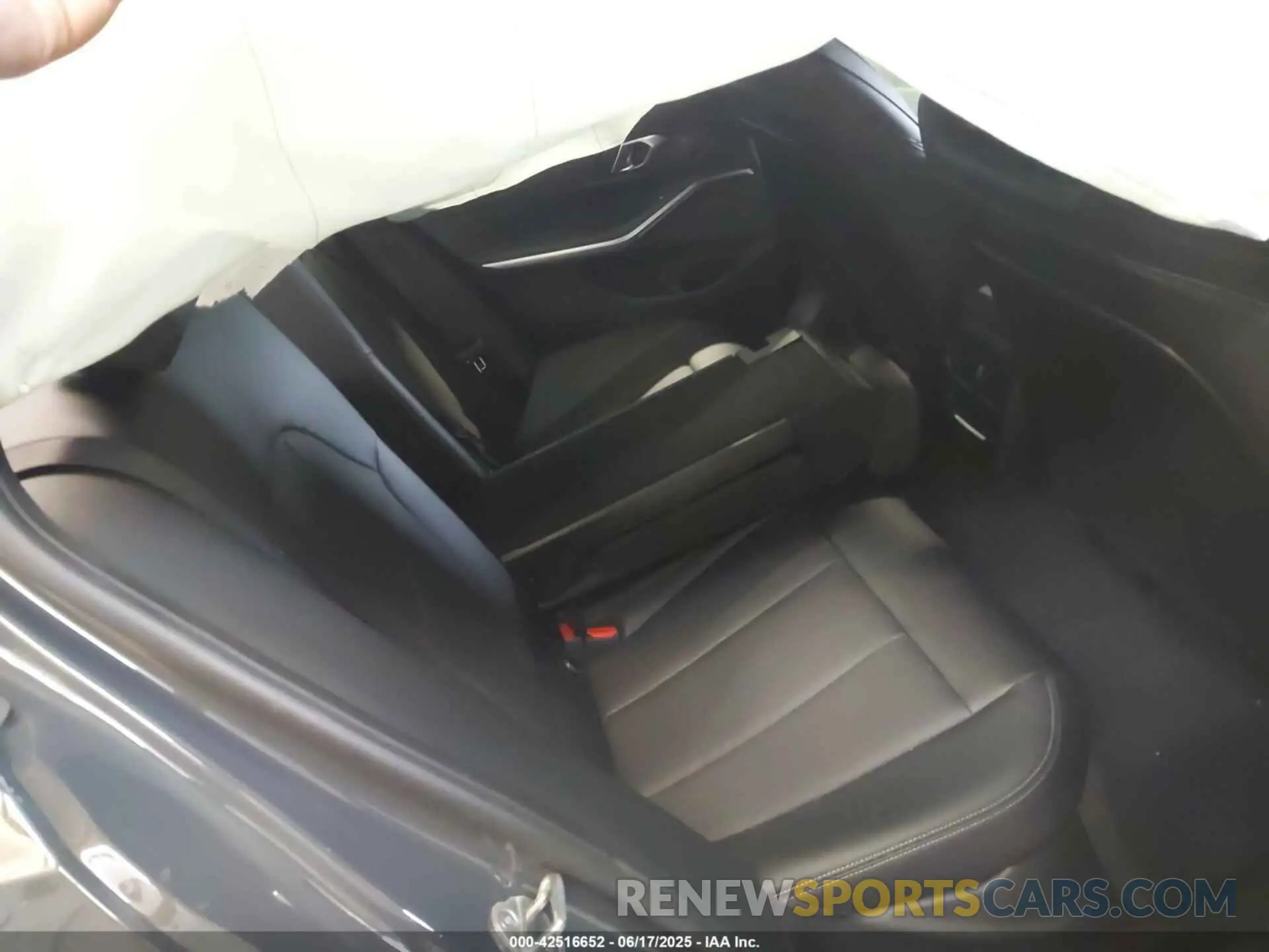 8 fotografías del automóvil dañado 3MW89CW08S8F31843 BMW 3 SERIES 2025