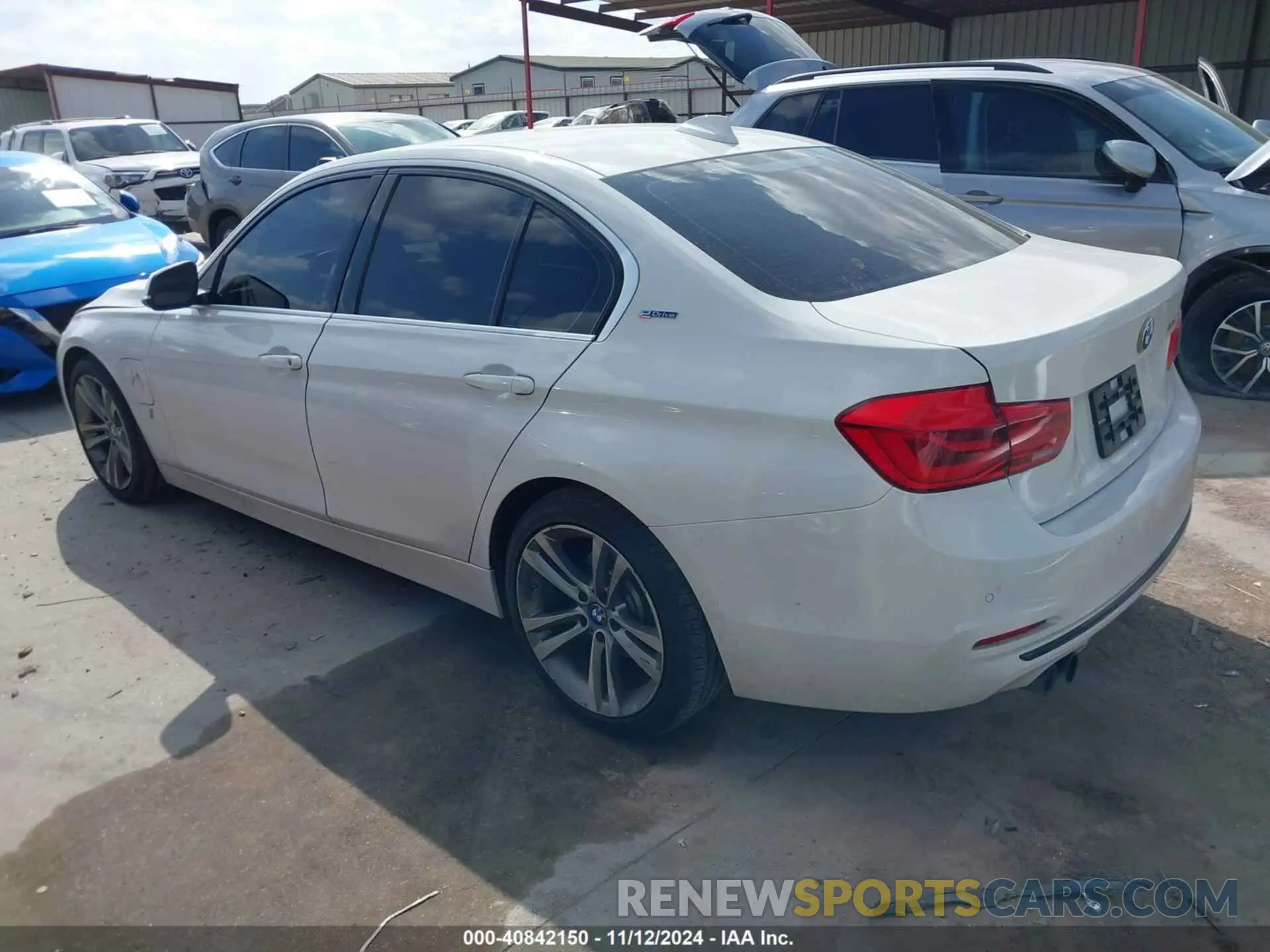 3 fotografías del automóvil dañado WBA8E1C3XHA029301 BMW 330E 2017